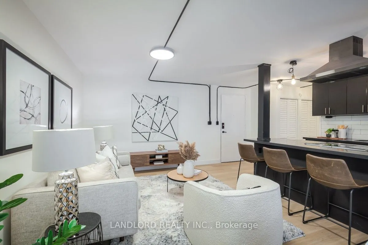 420 Eglinton Avenue E, #305