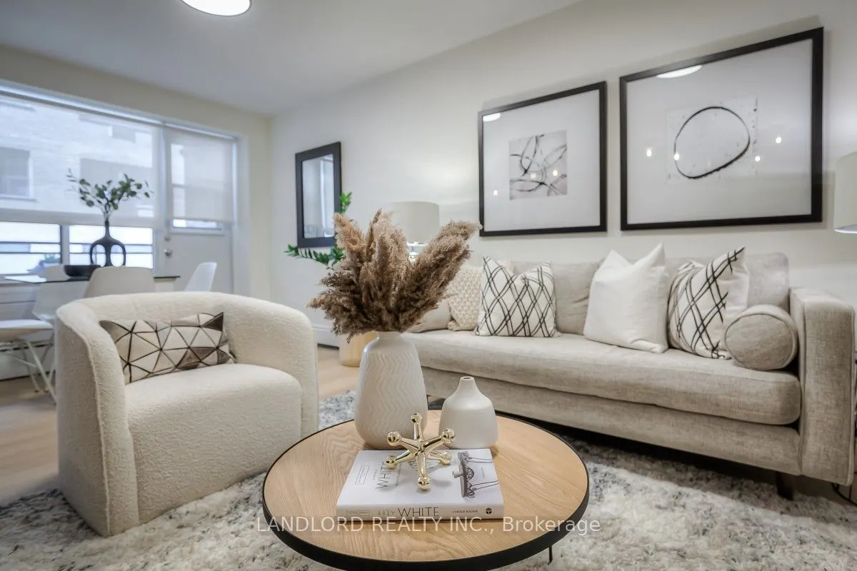 420 Eglinton Avenue E, #305