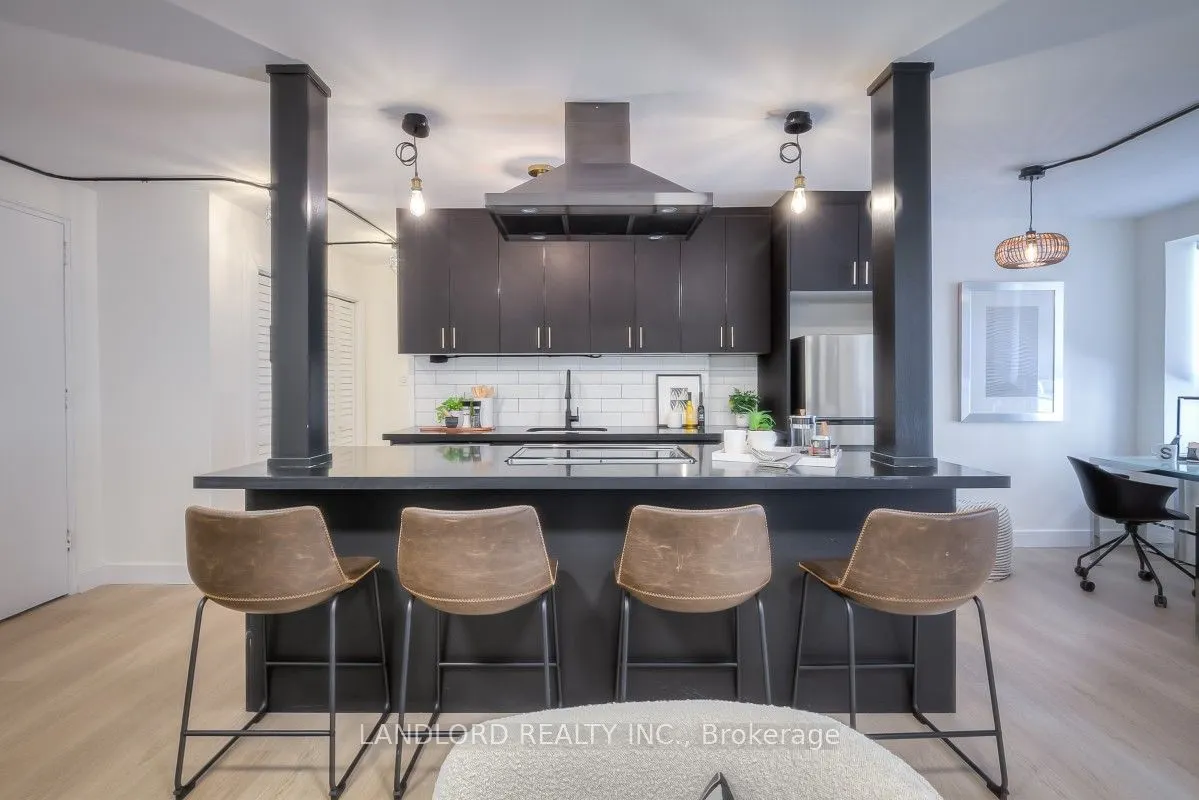 420 Eglinton Avenue E, #305