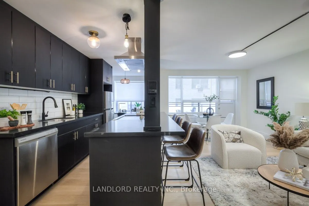 420 Eglinton Avenue E, #305