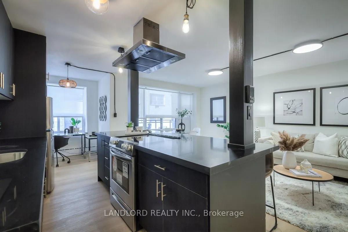 420 Eglinton Avenue E, #305