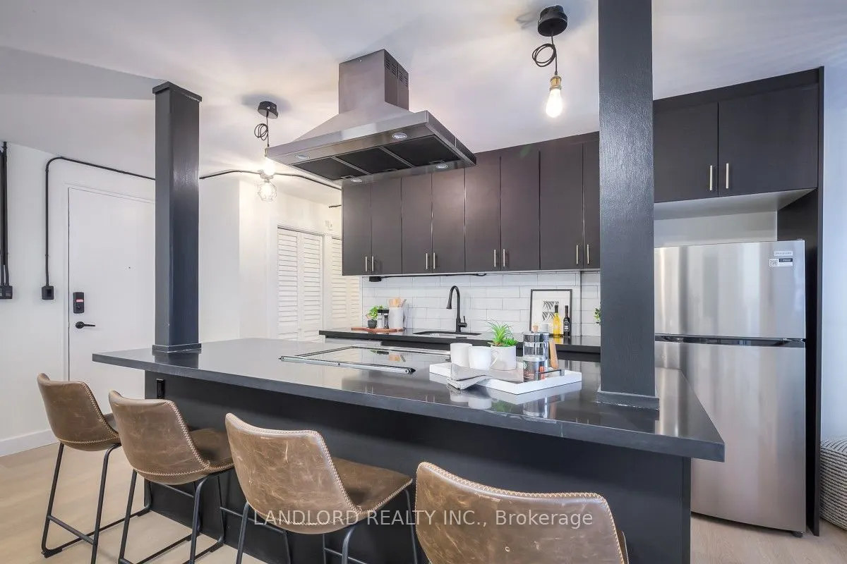 420 Eglinton Avenue E, #305