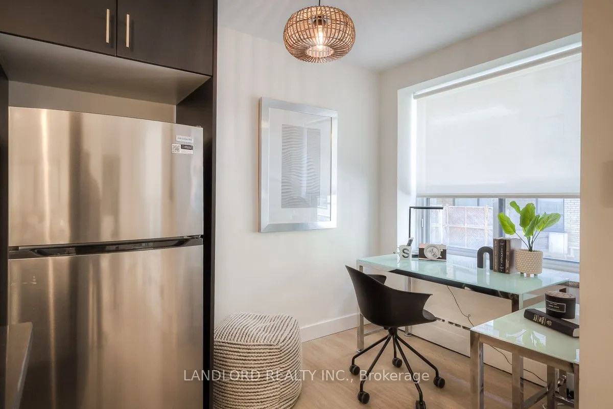 420 Eglinton Avenue E, #305