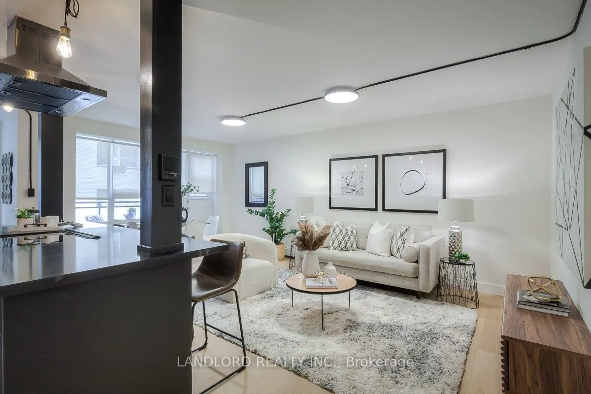 420 Eglinton Avenue E, #305