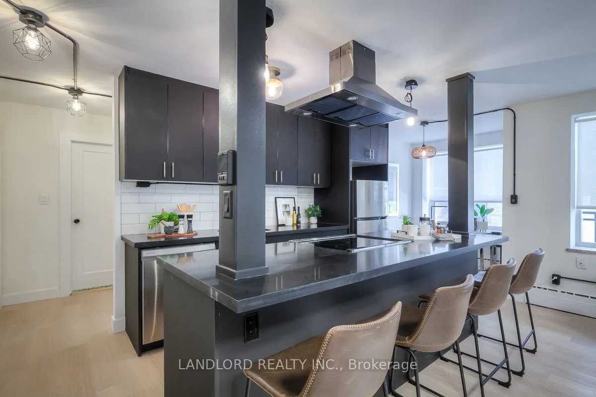 420 Eglinton Avenue E, #305