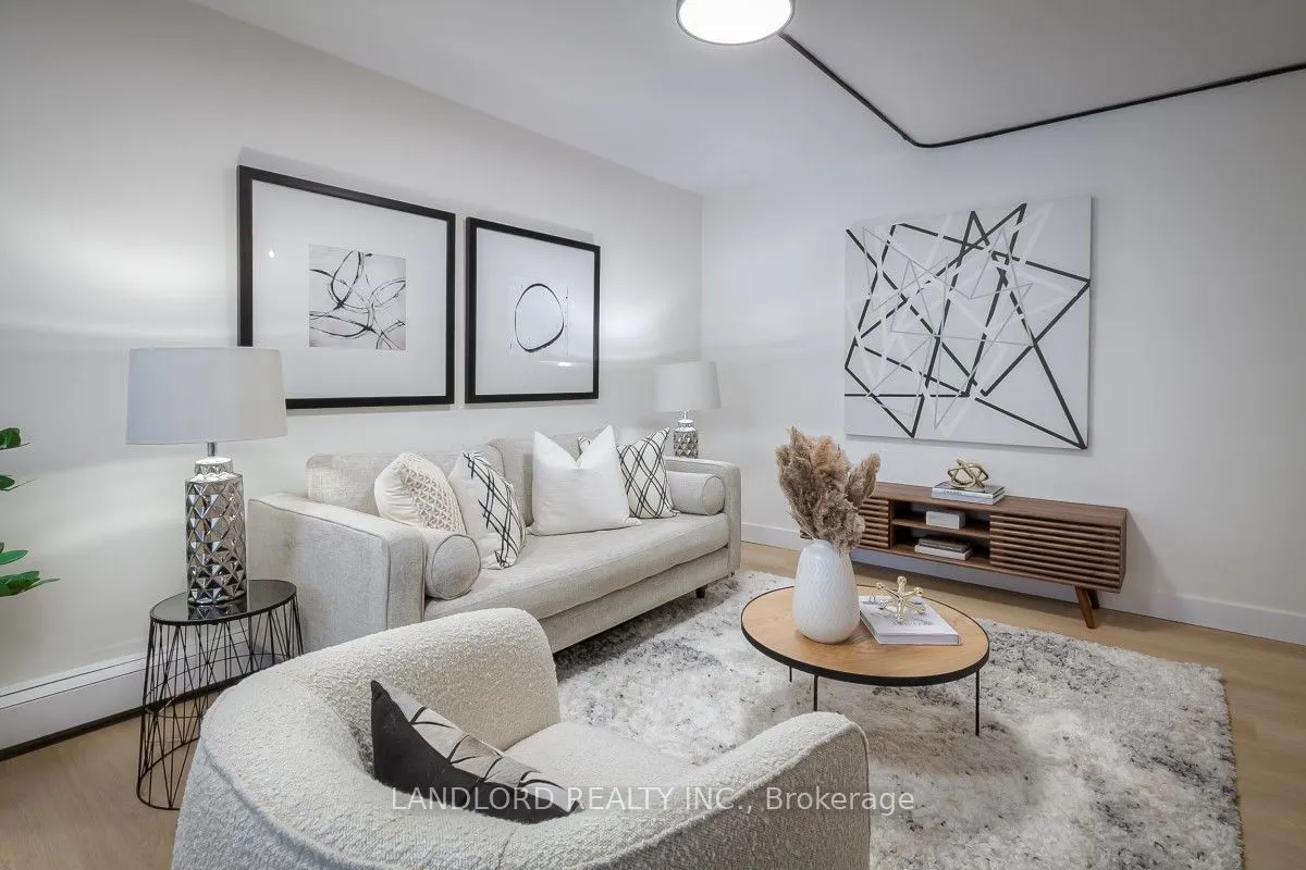 420 Eglinton Avenue E, #305