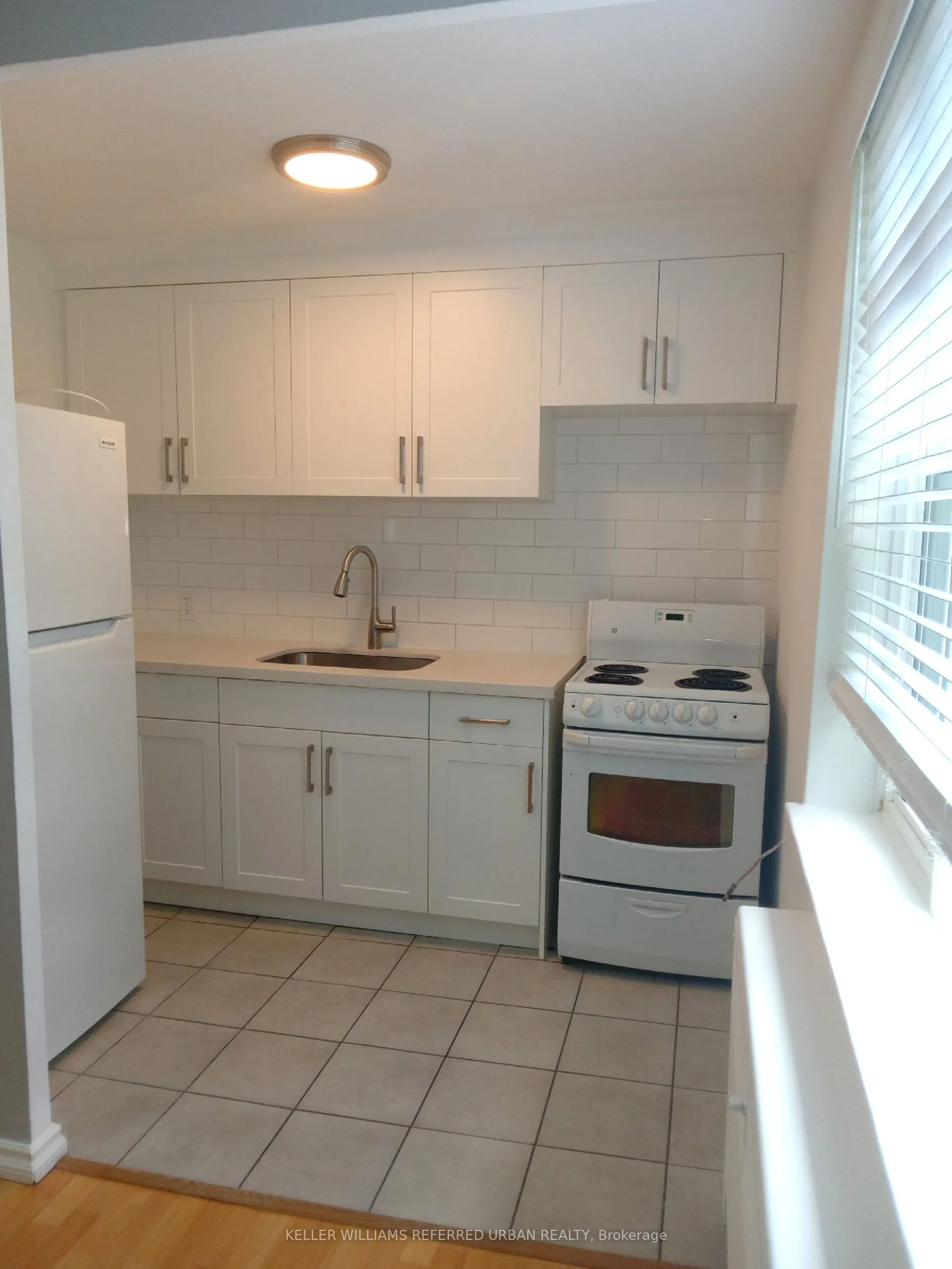 464 Summerhill Avenue E, #14