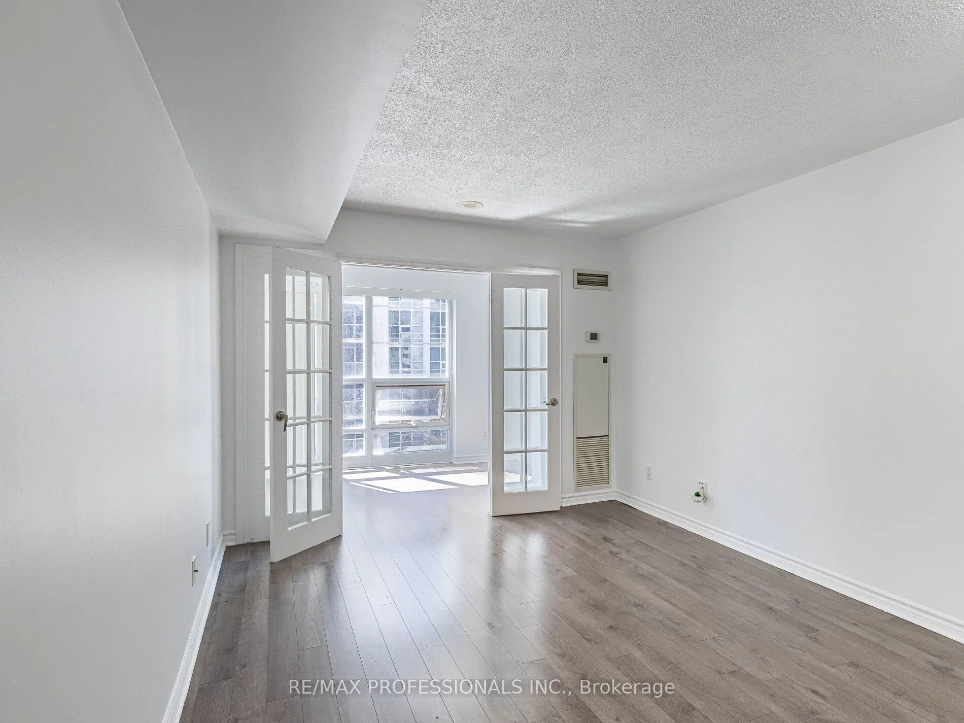 763 Bay Street, #707