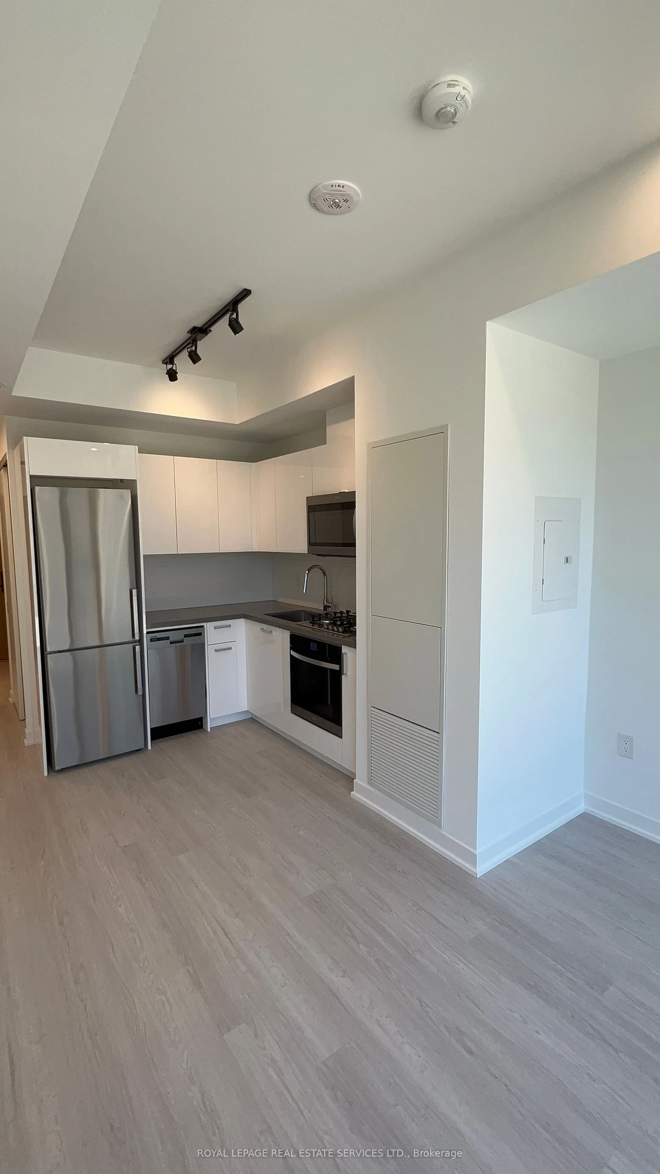 195 MCCAUL Street, #1007