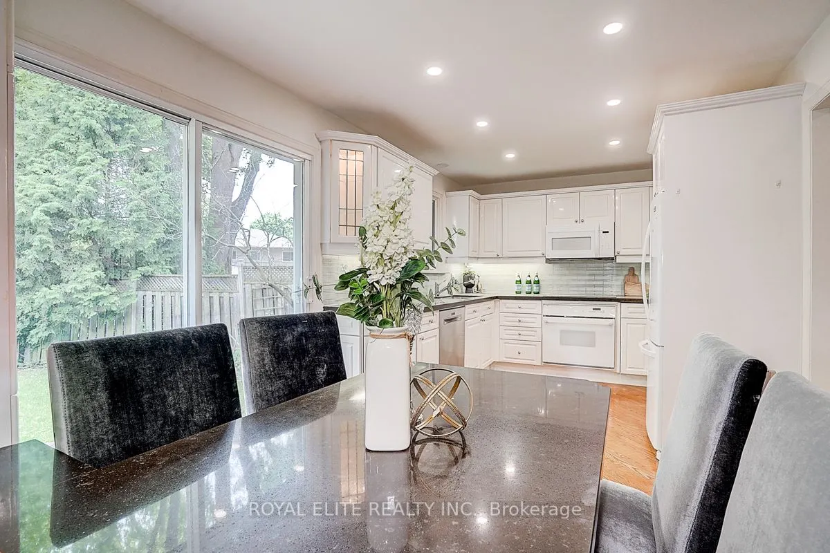 11 Abbeywood Trail