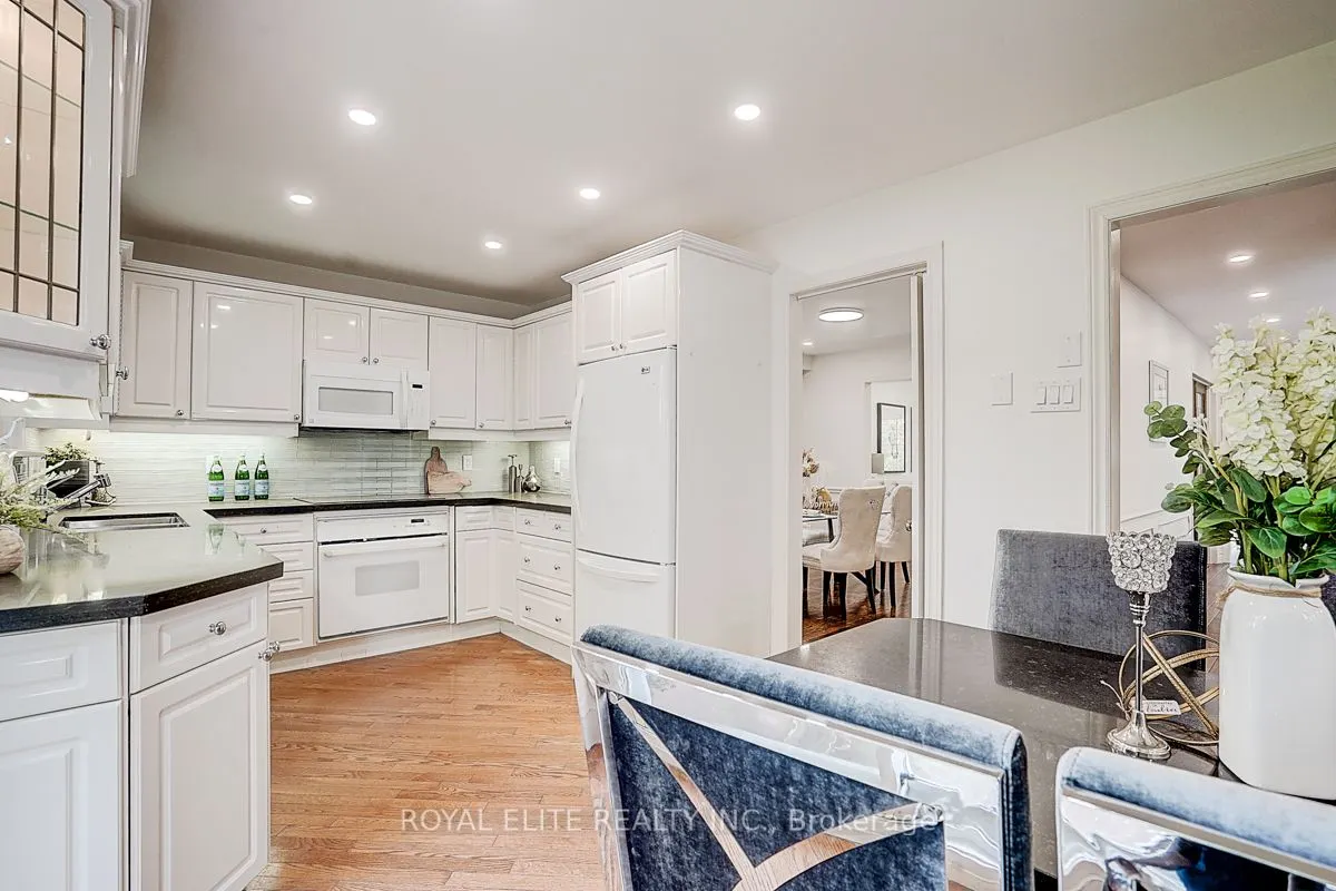 11 Abbeywood Trail