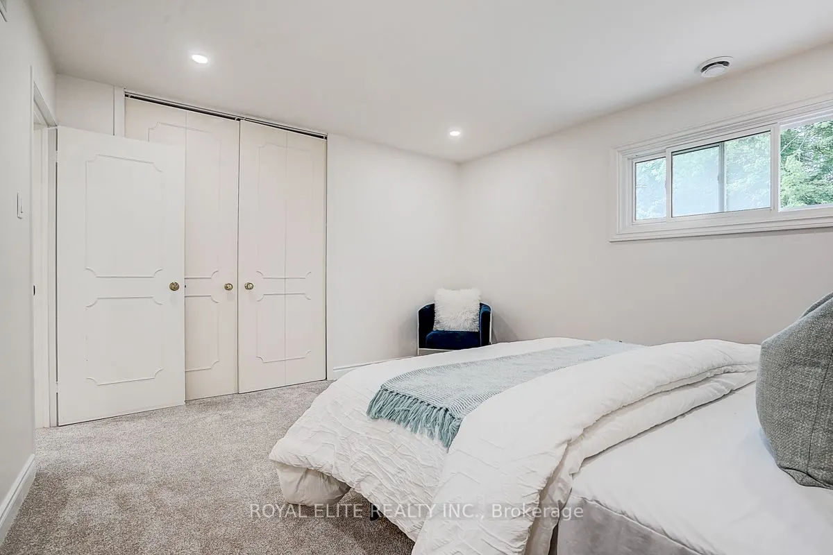 11 Abbeywood Trail