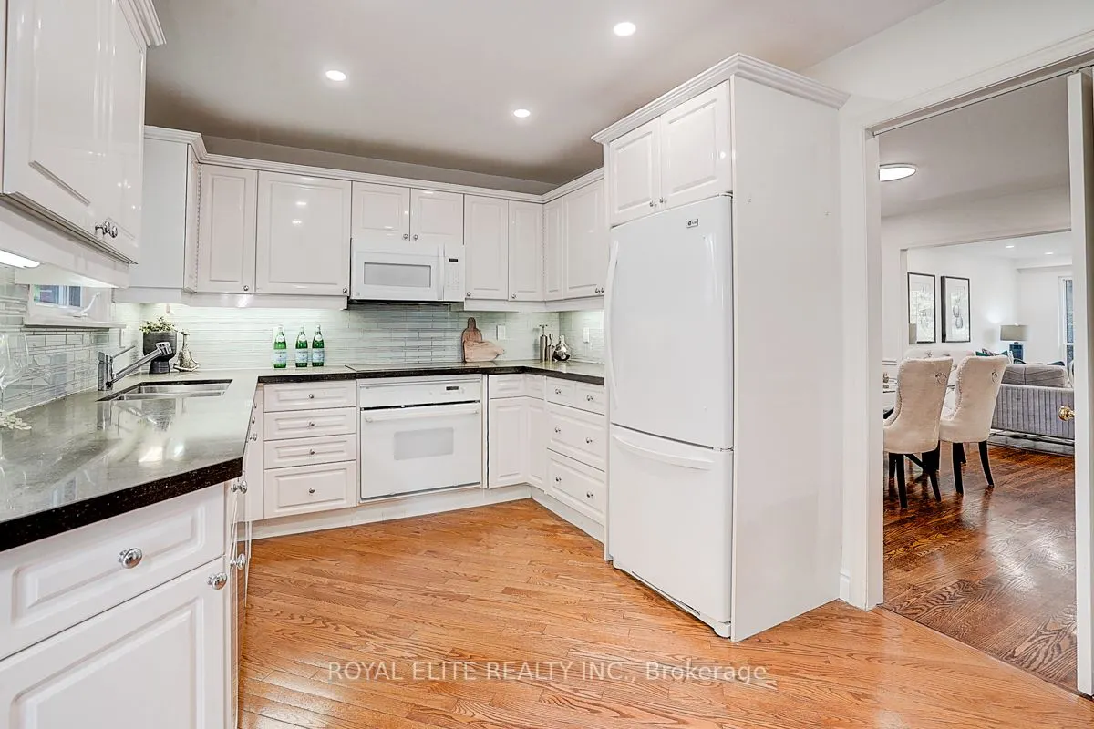 11 Abbeywood Trail