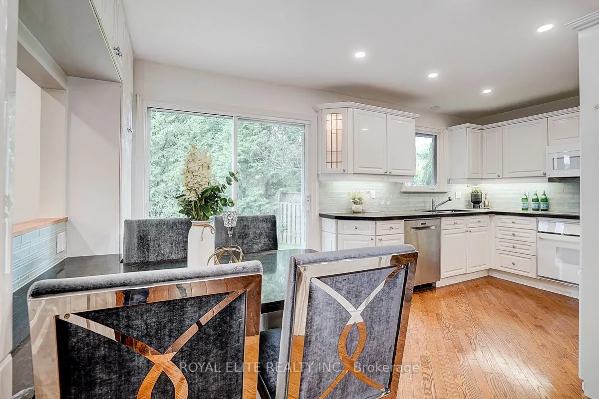 11 Abbeywood Trail
