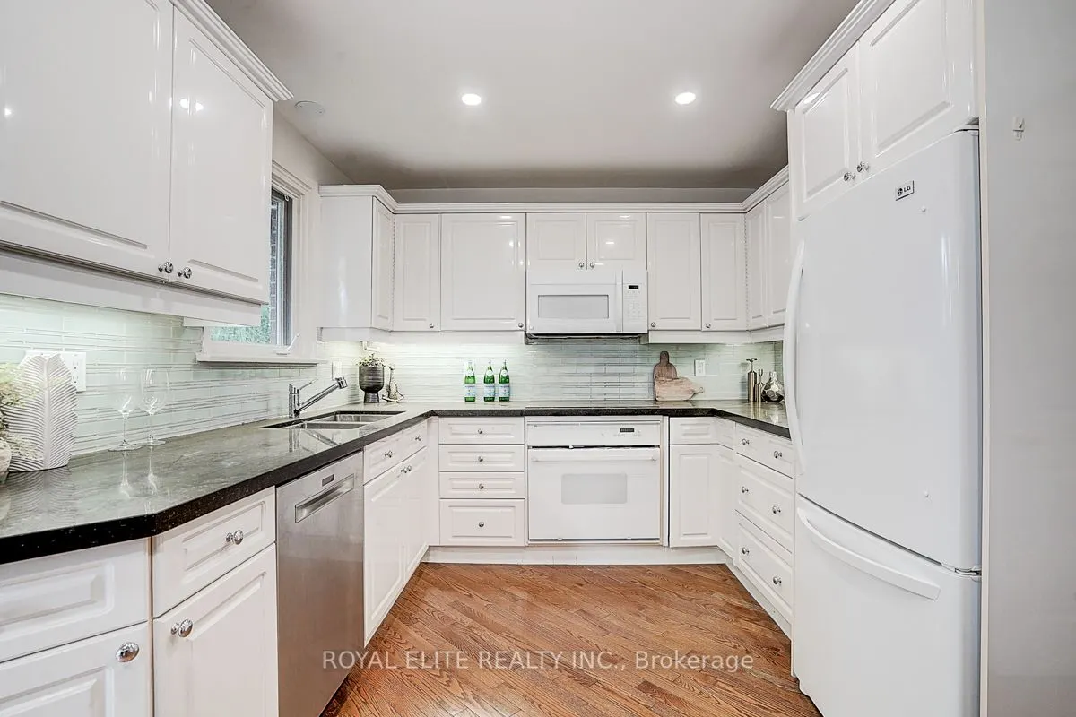11 Abbeywood Trail