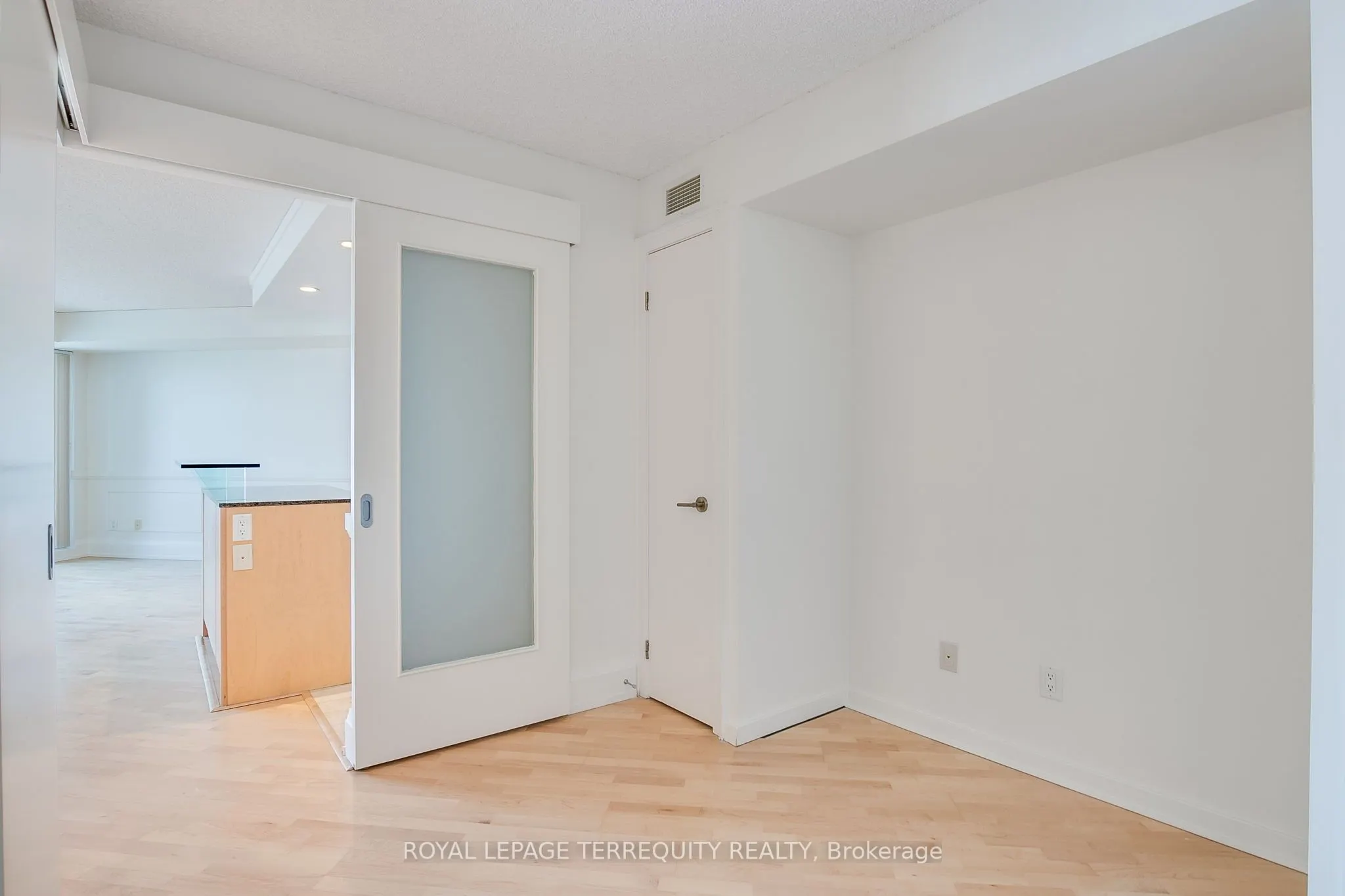 8 York Street, #511