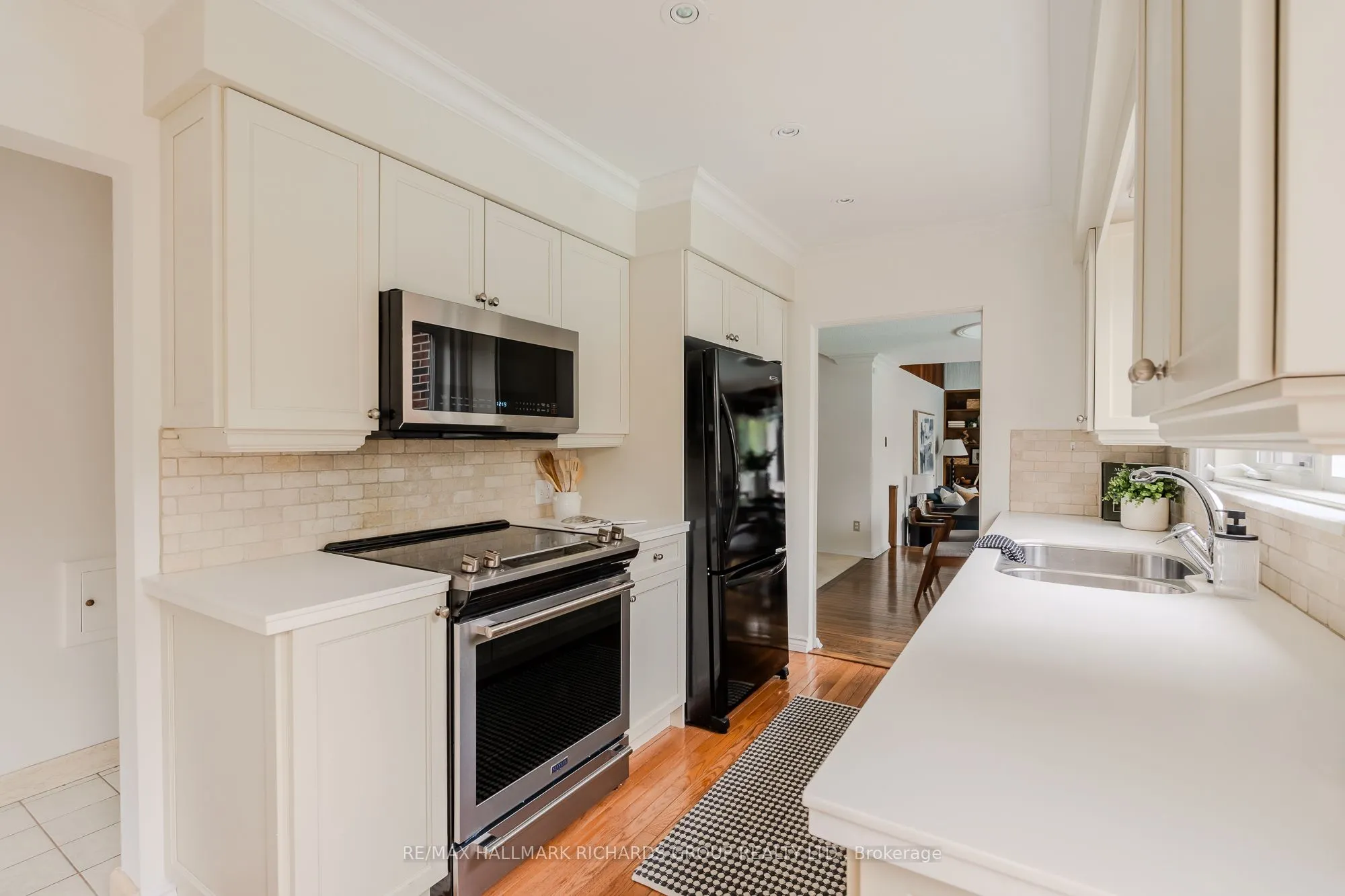 30 Skyview Crescent