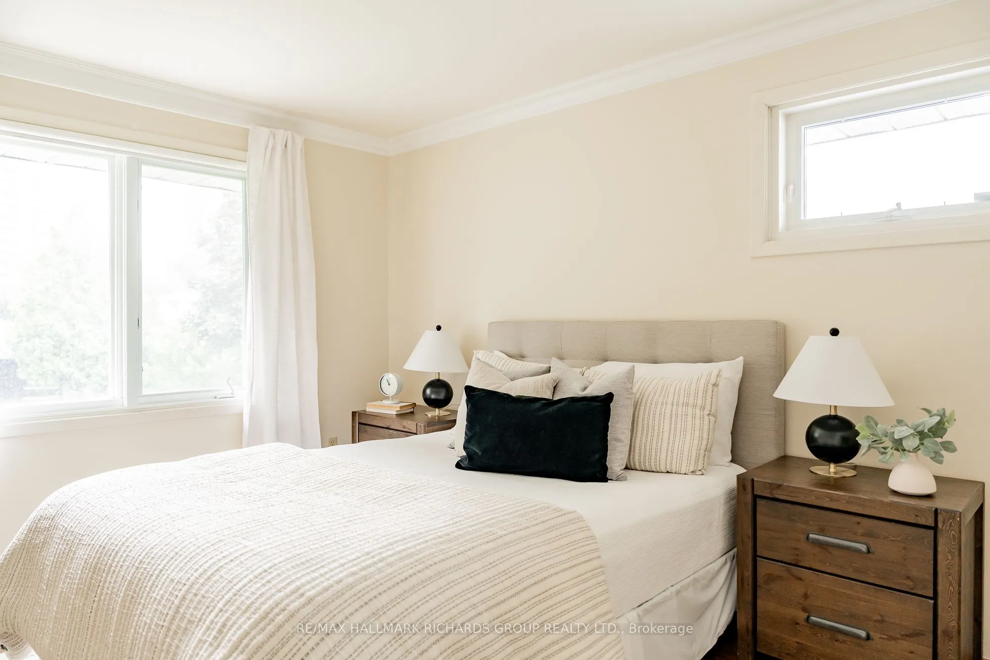 30 Skyview Crescent