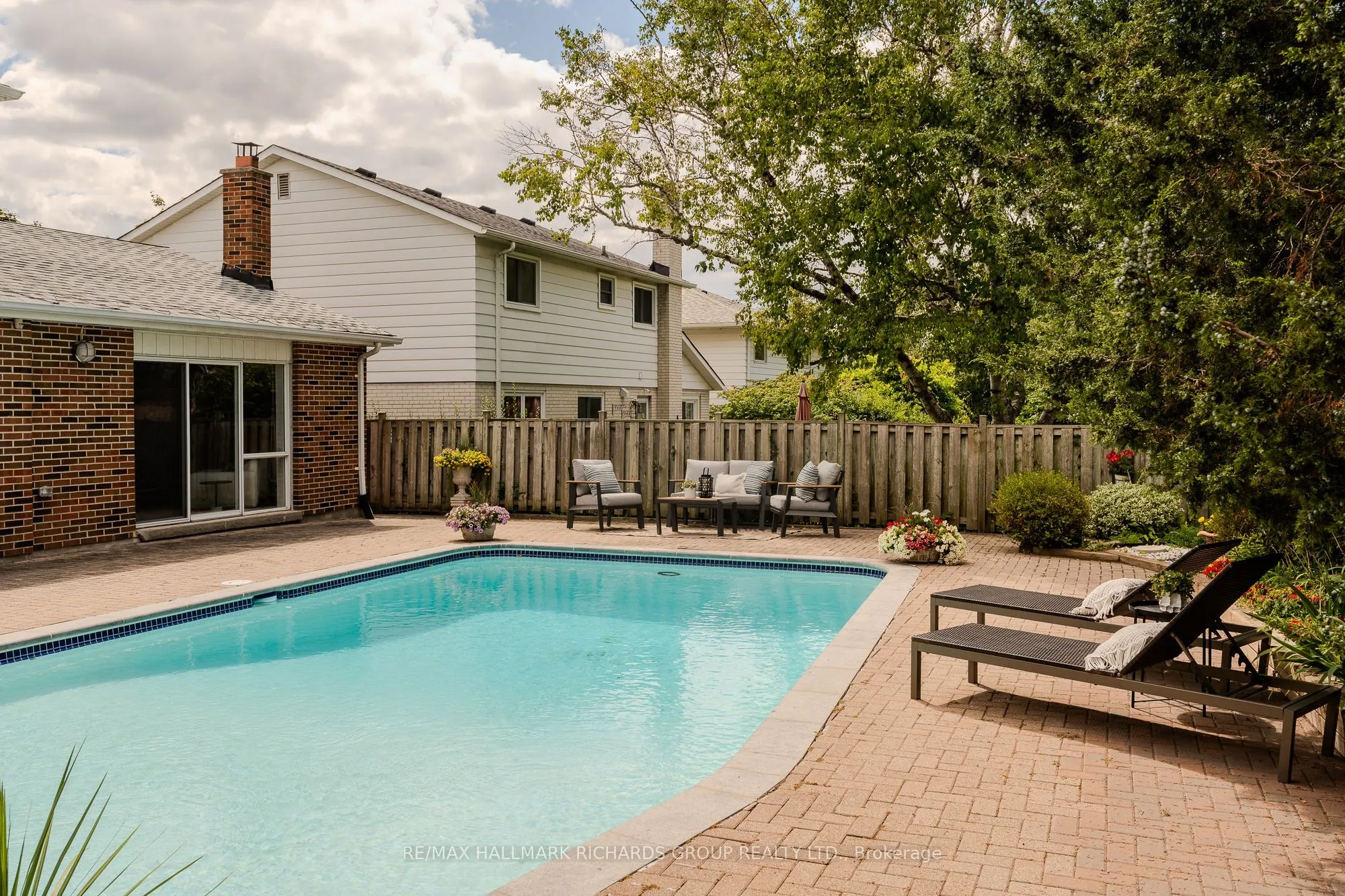 30 Skyview Crescent