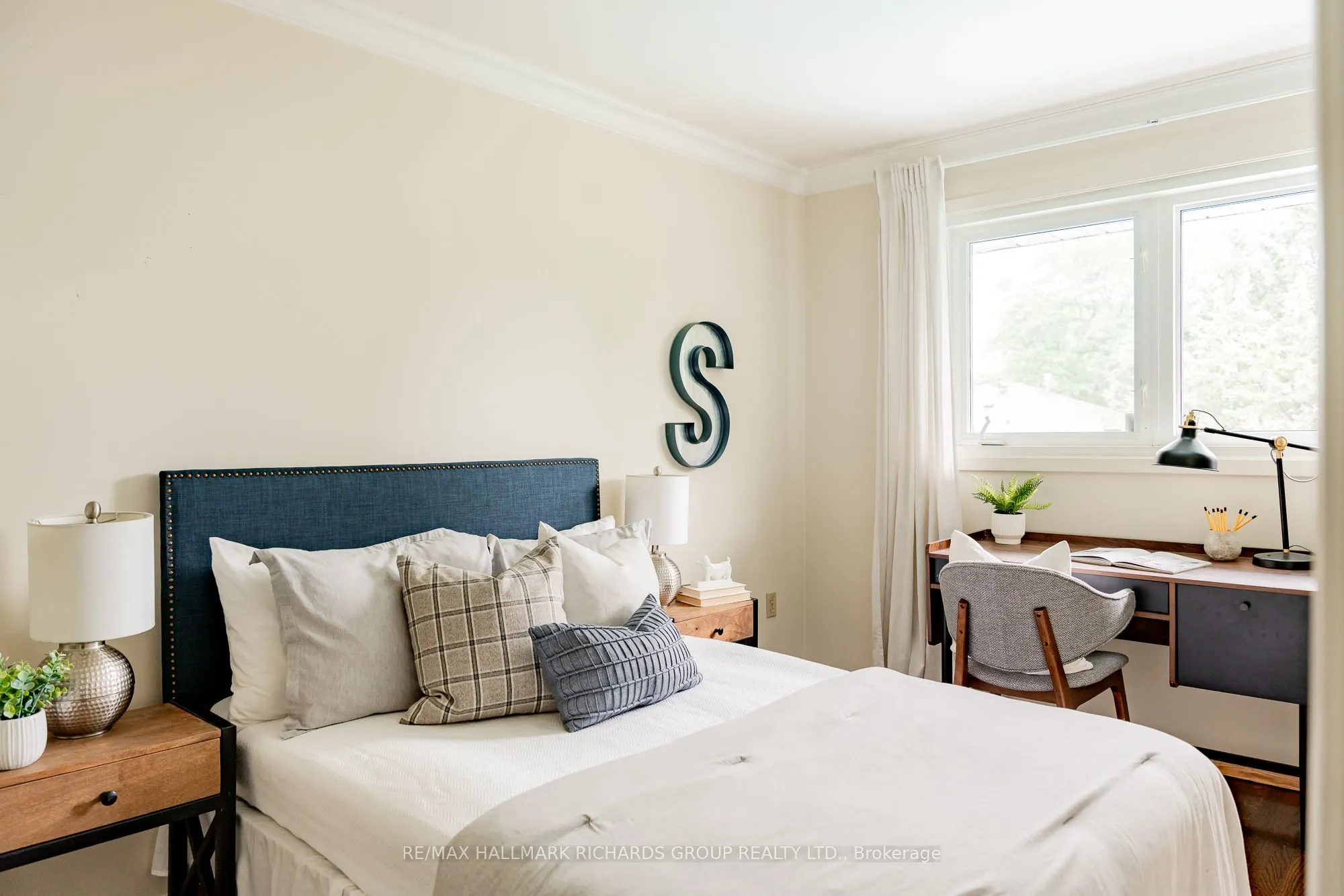 30 Skyview Crescent