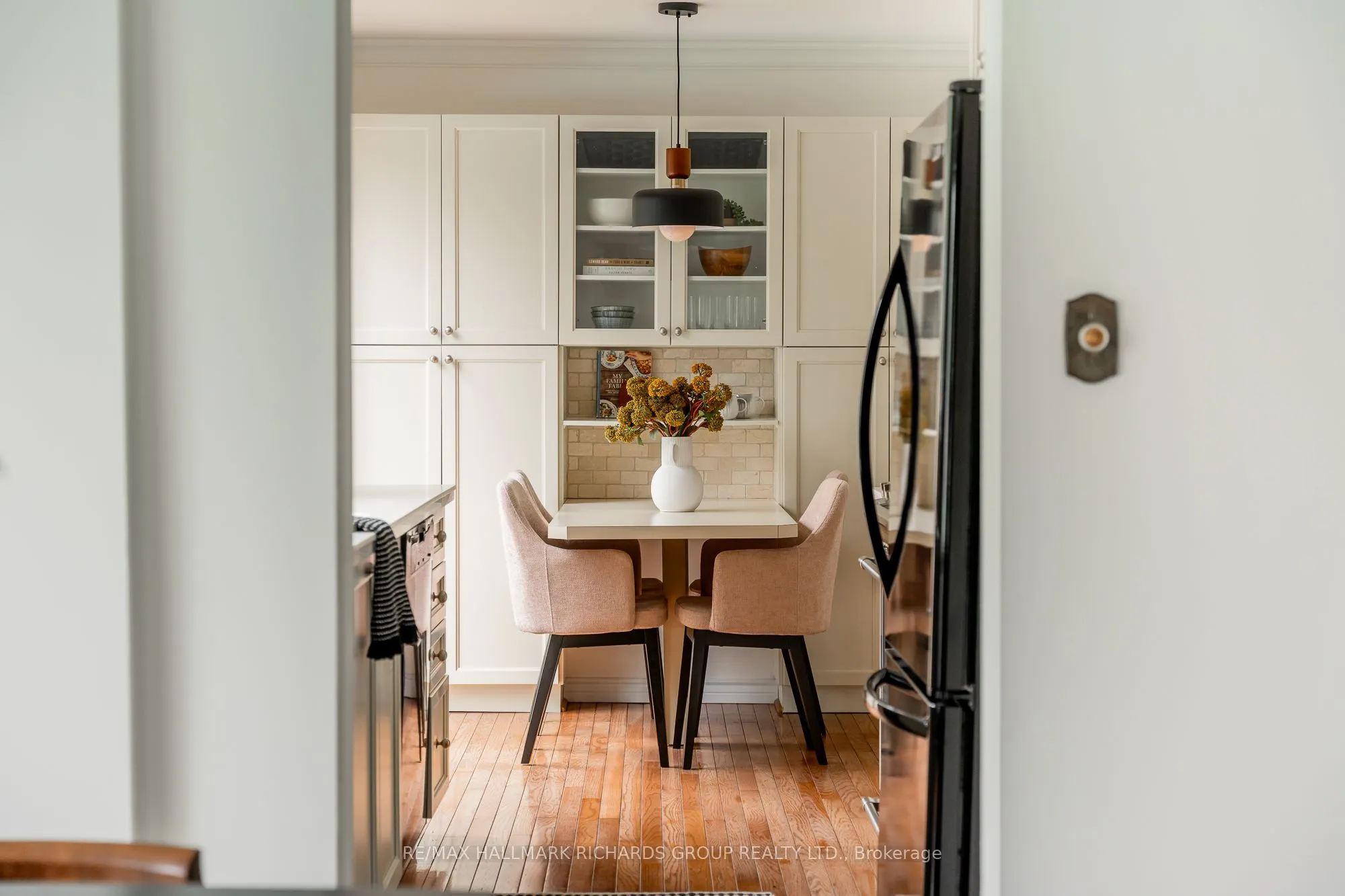 30 Skyview Crescent