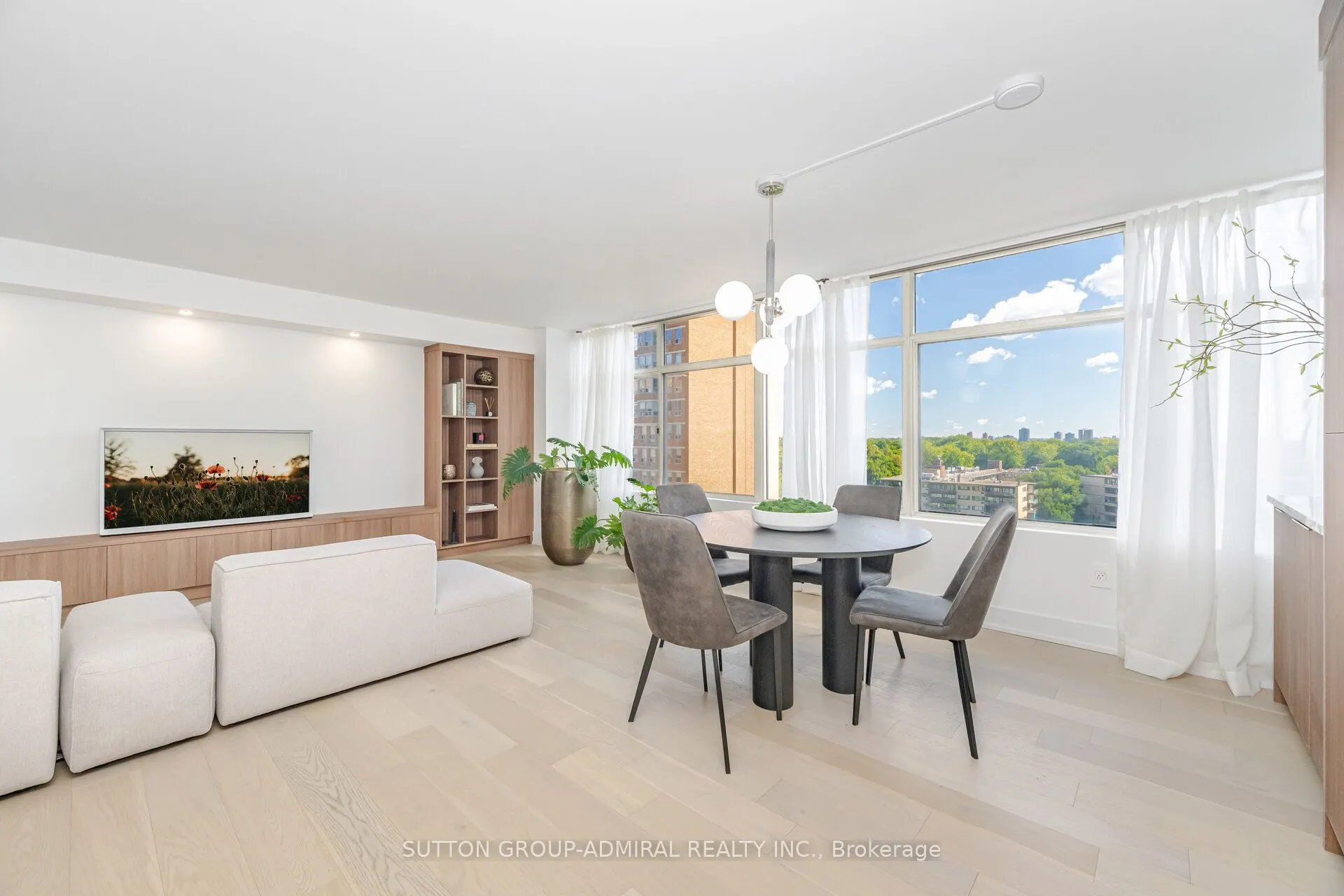 900 Yonge Street, #902