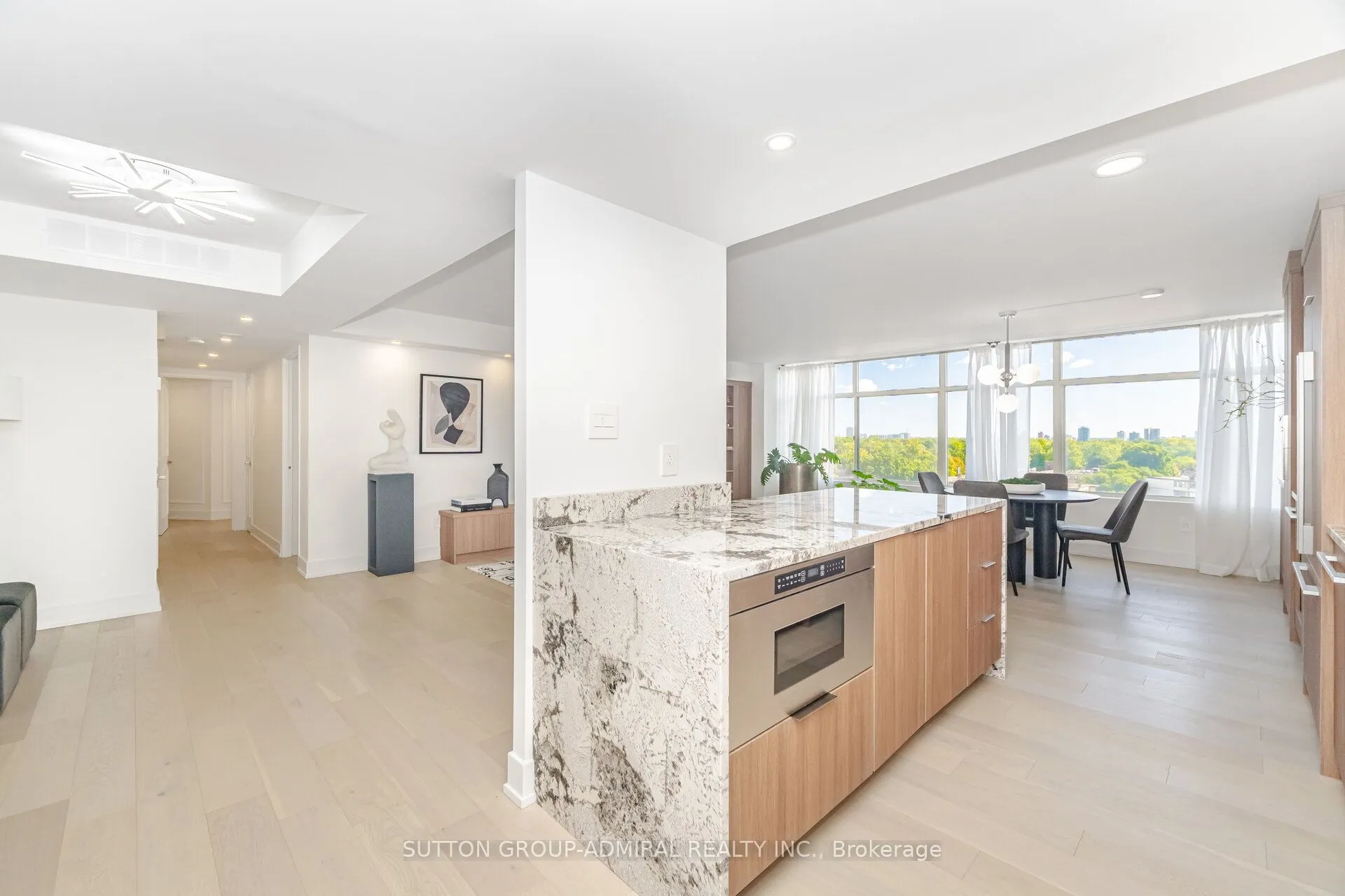 900 Yonge Street, #902
