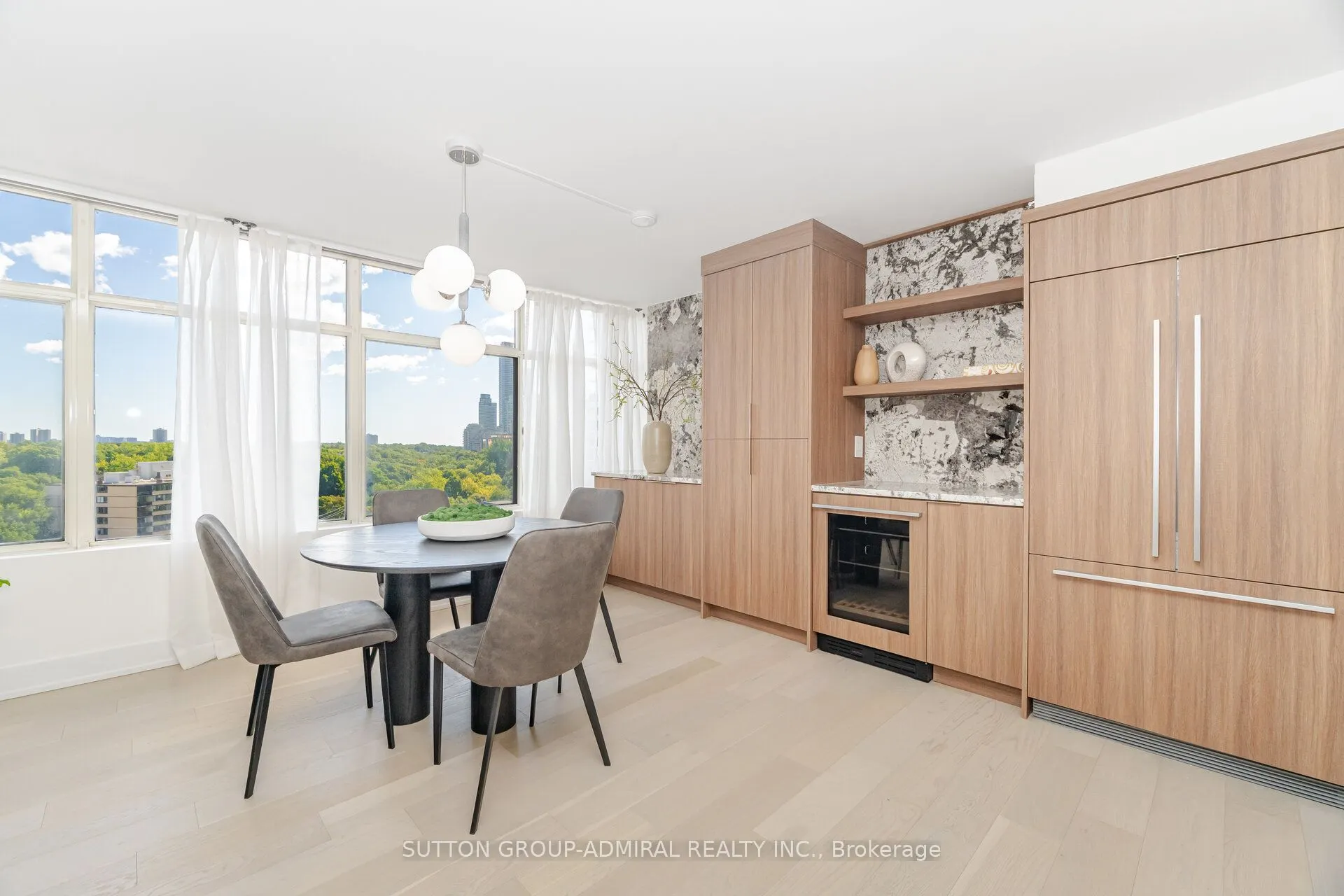 900 Yonge Street, #902
