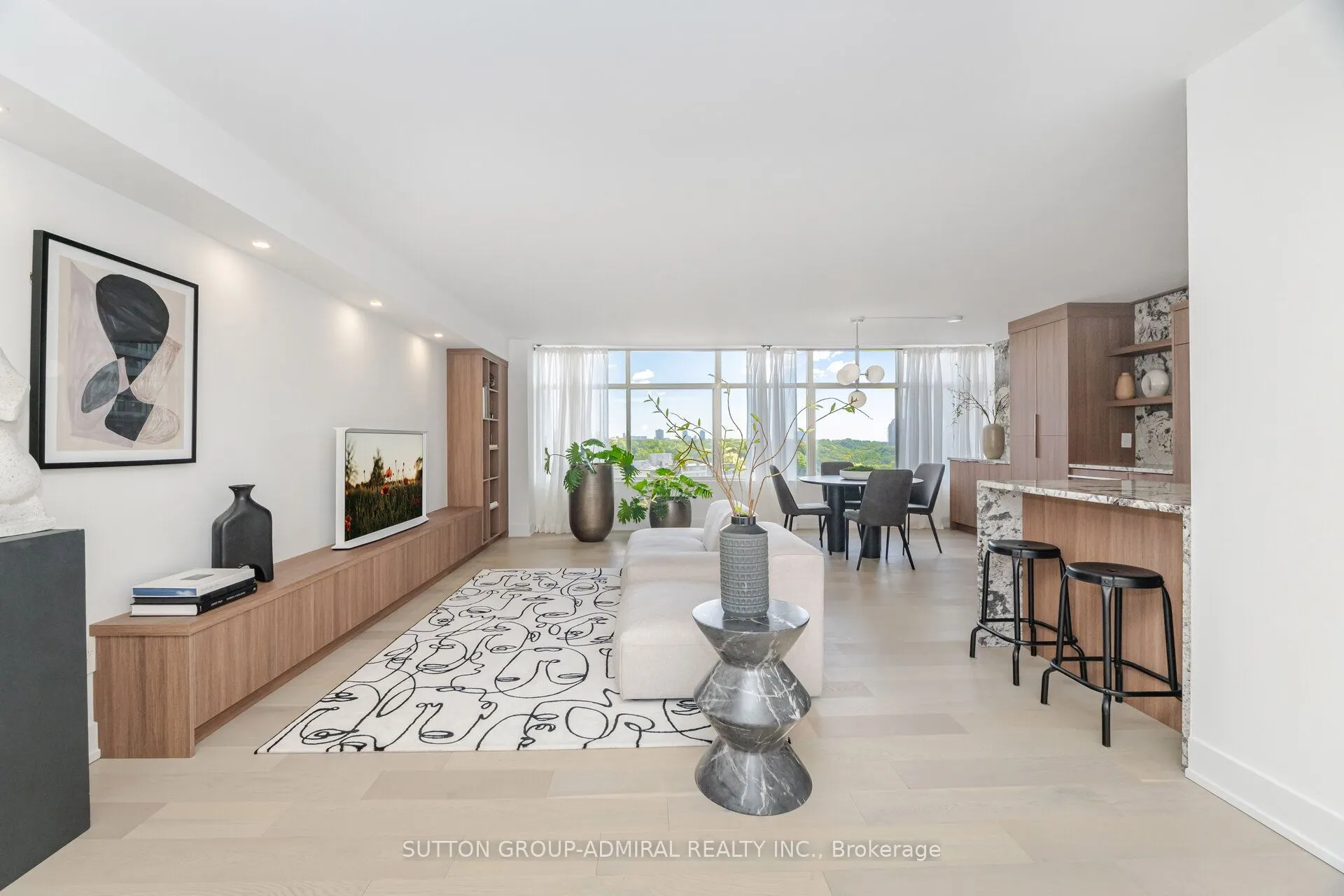 900 Yonge Street, #902