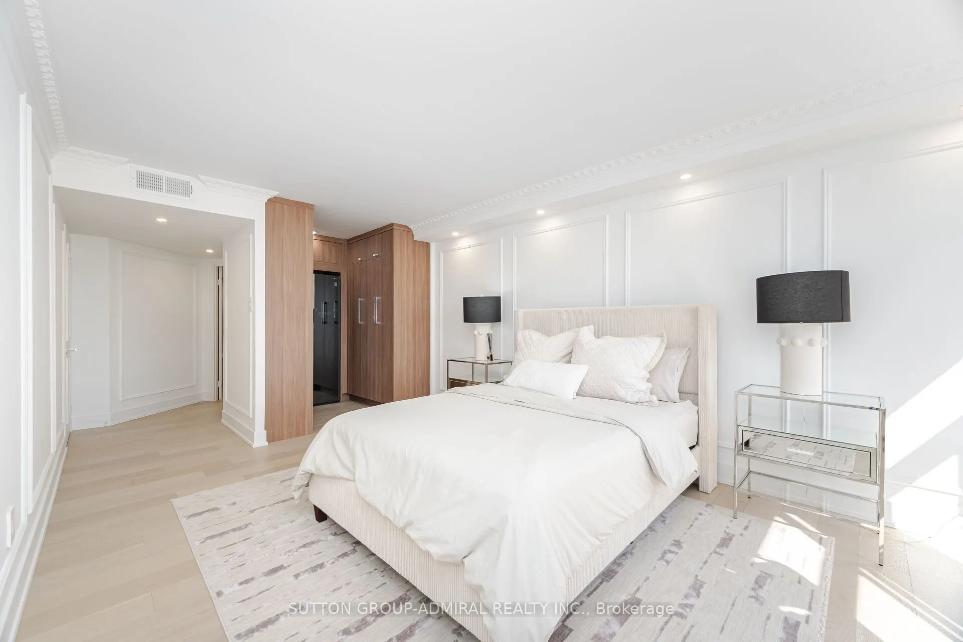 900 Yonge Street, #902
