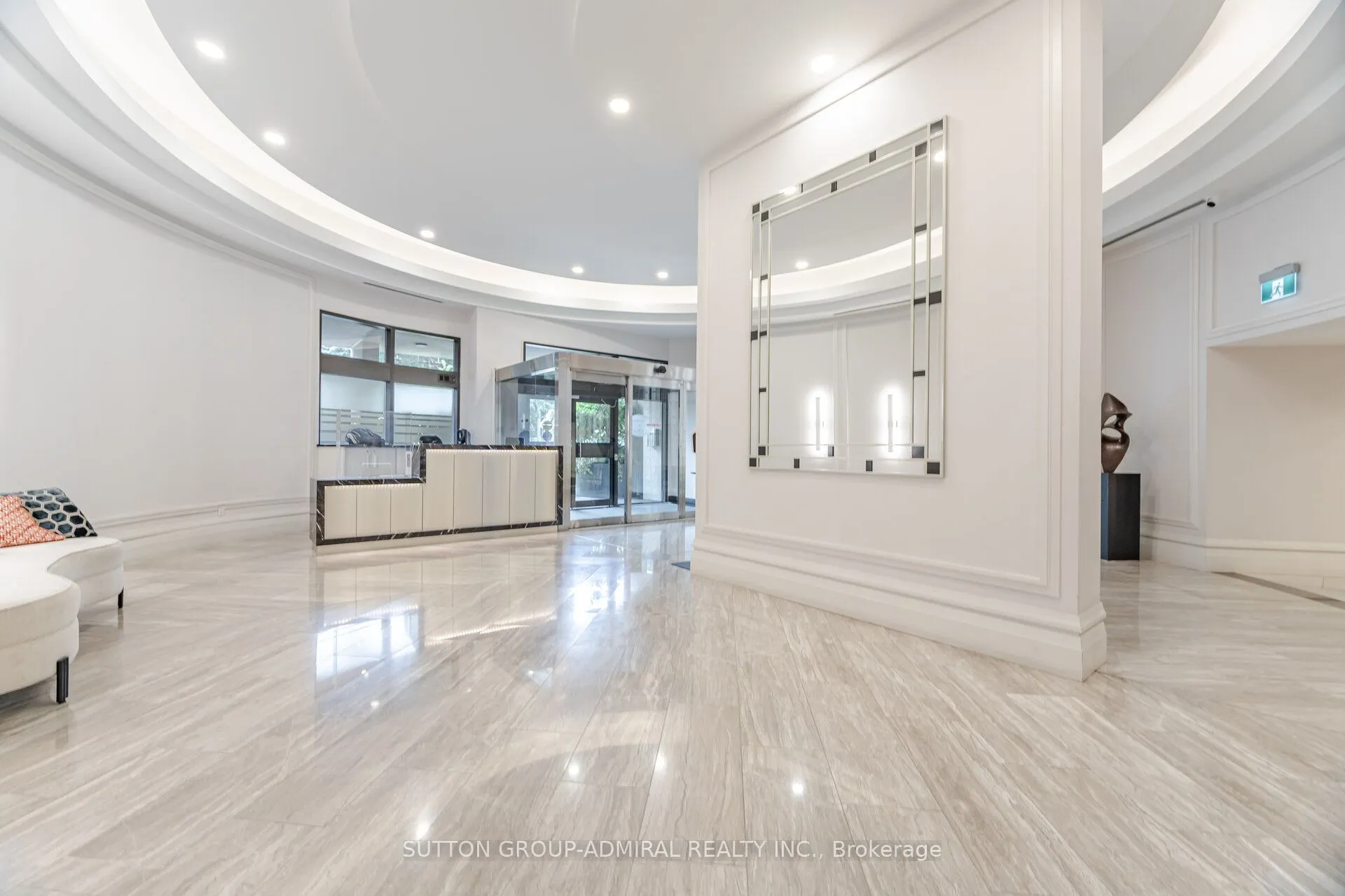 900 Yonge Street, #902