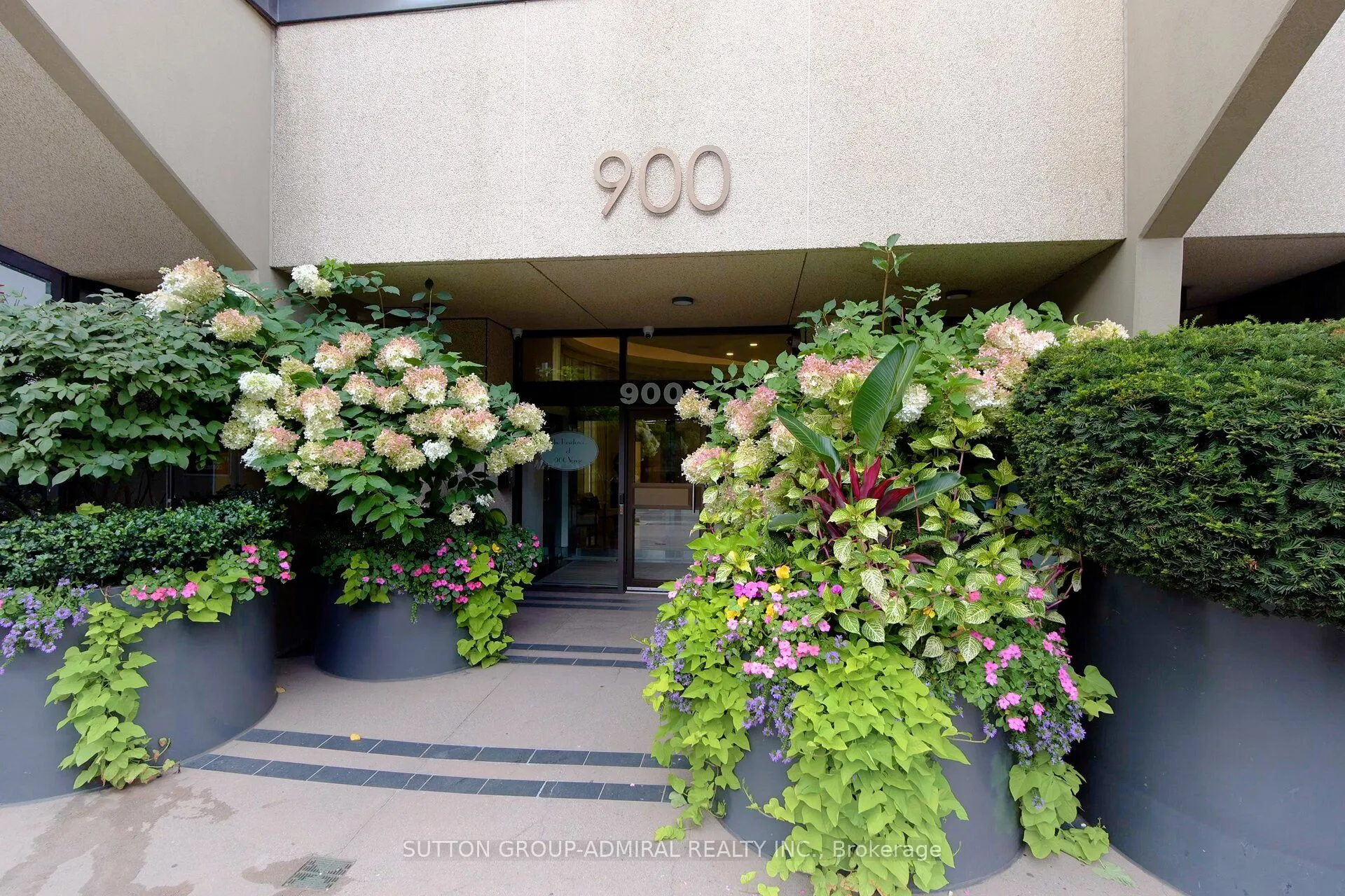 900 Yonge Street, #902