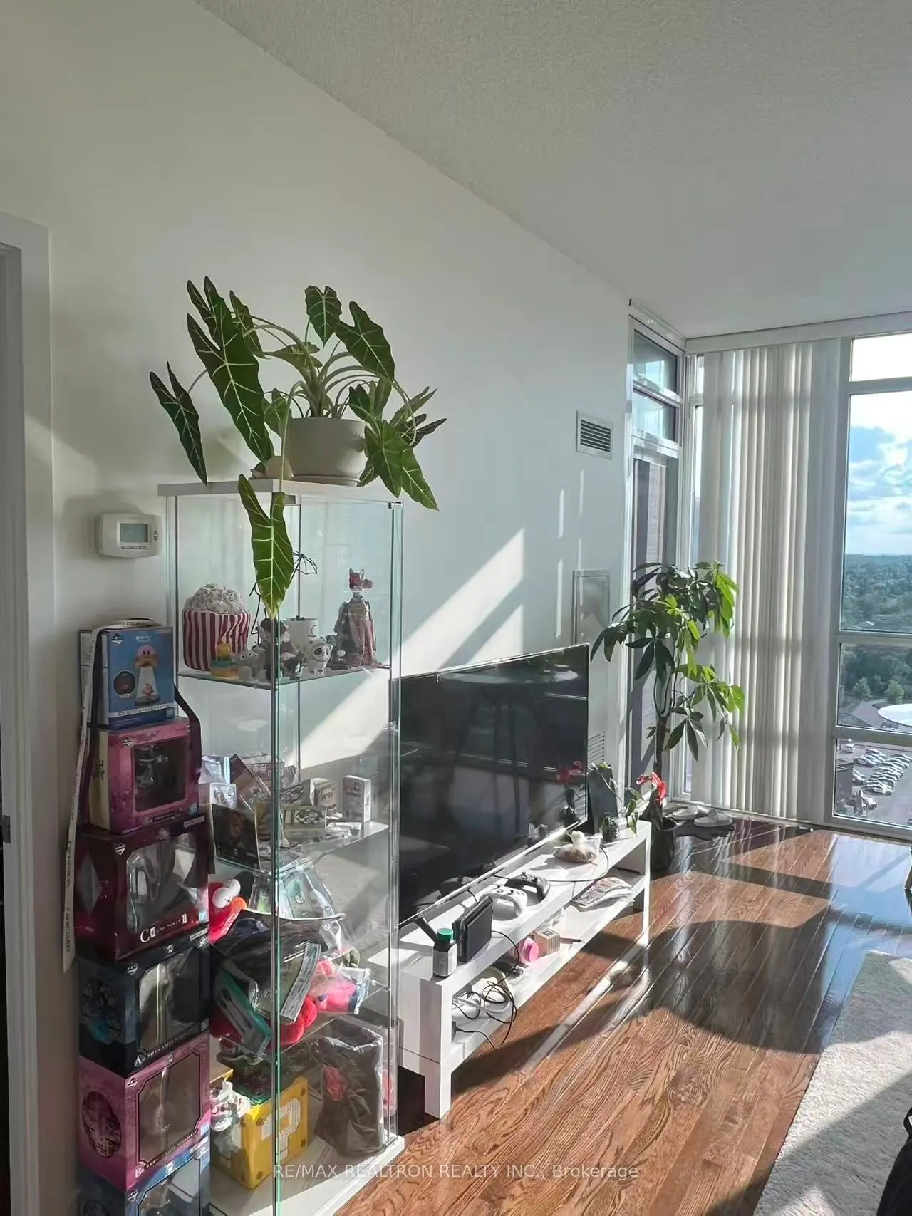 26 Norton Avenue, #1701