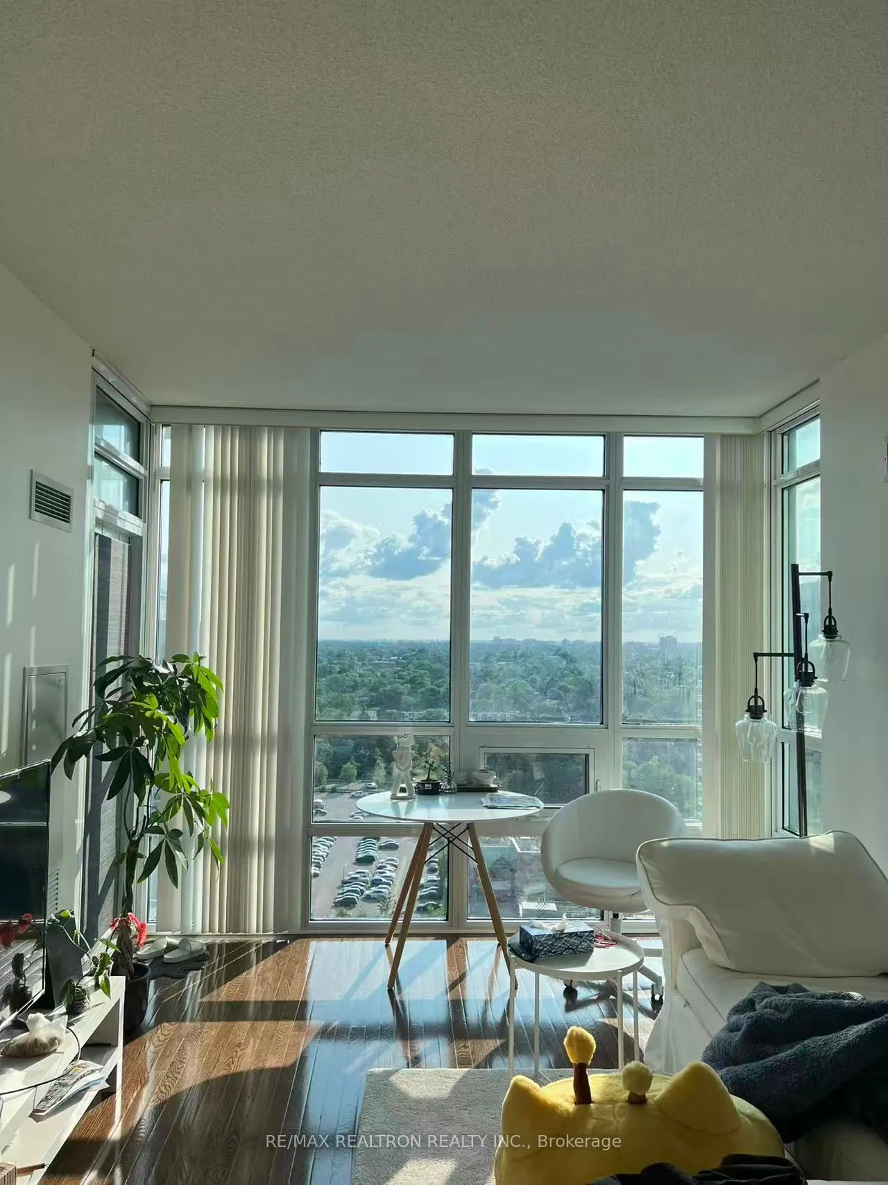26 Norton Avenue, #1701