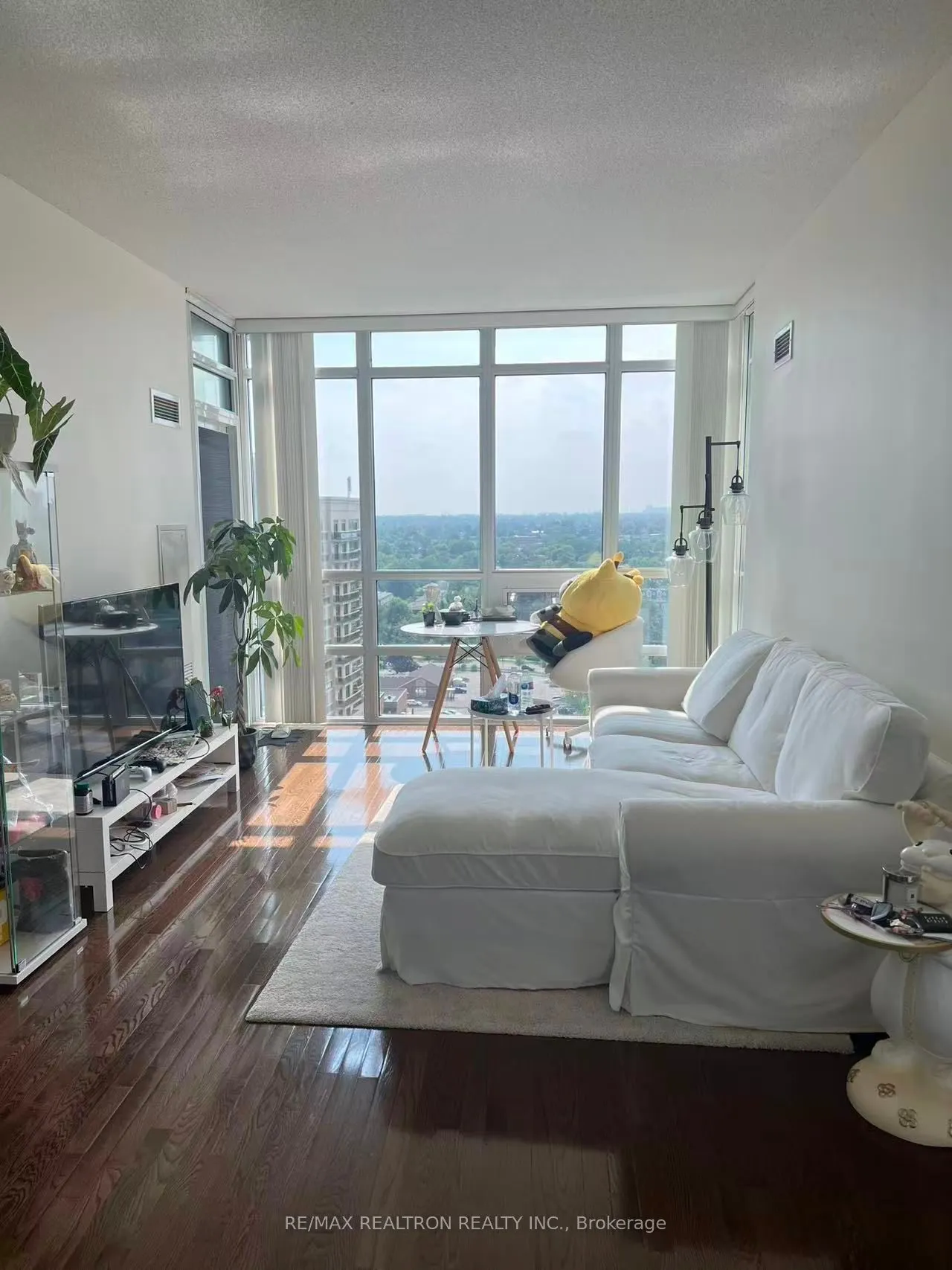 26 Norton Avenue, #1701