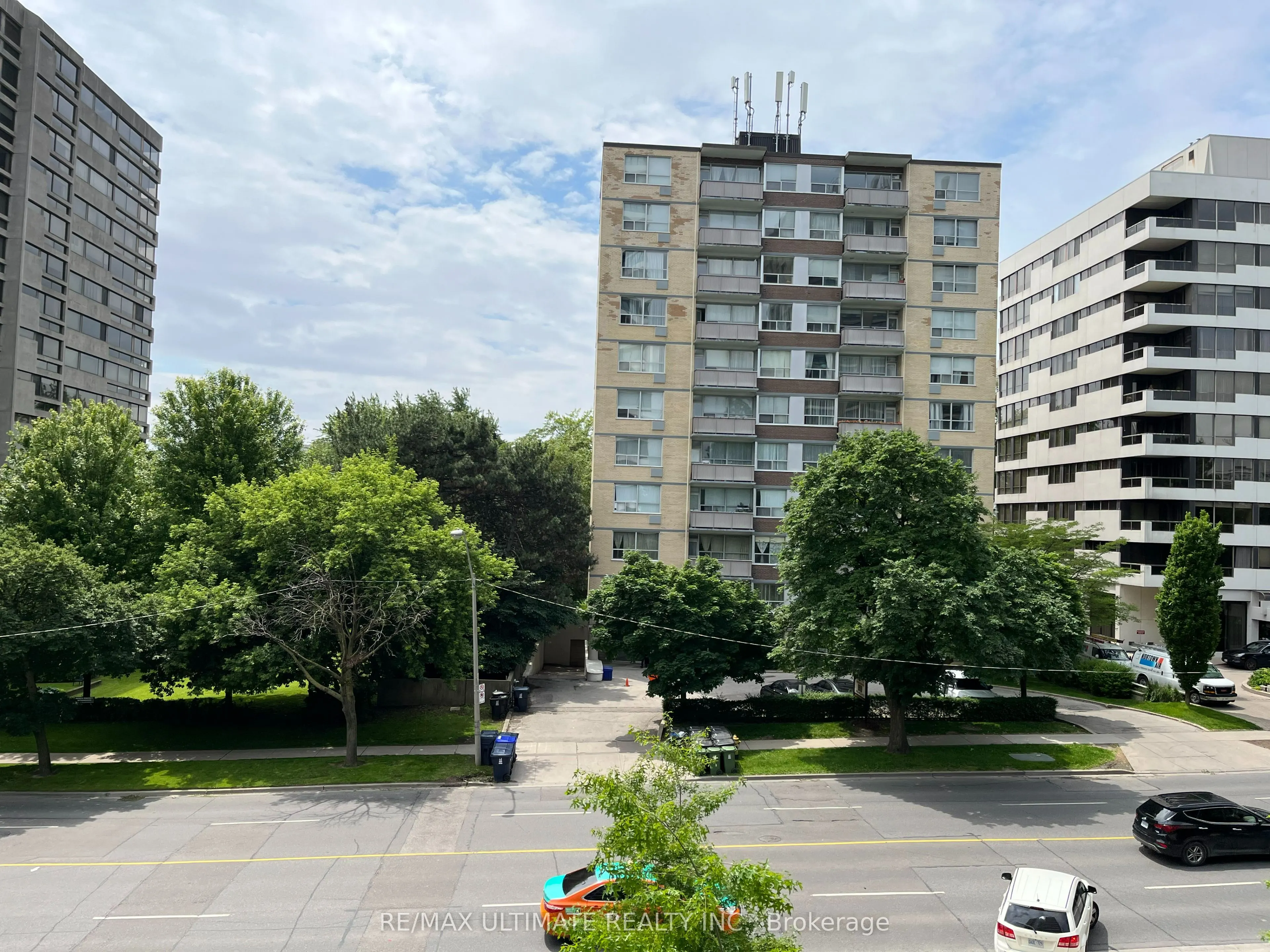 609 Avenue Road, #309