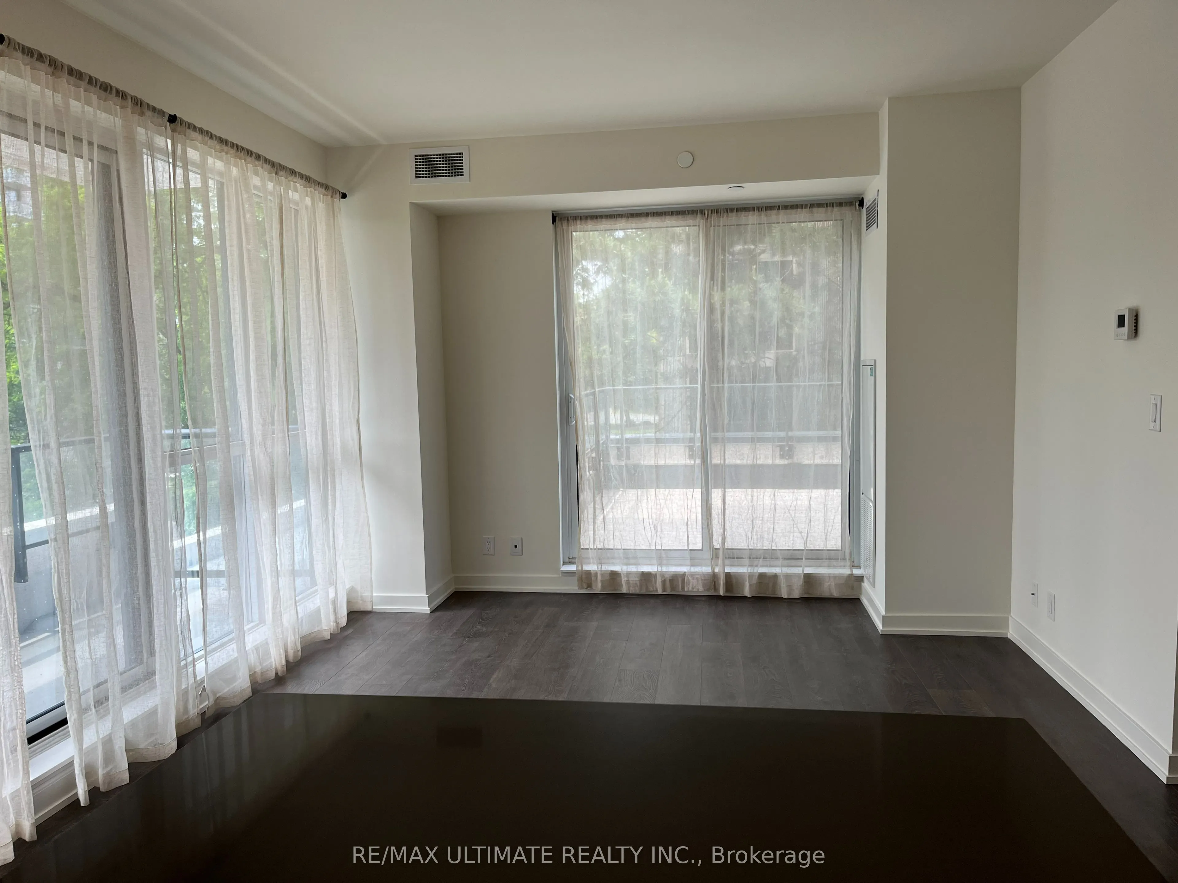 609 Avenue Road, #309