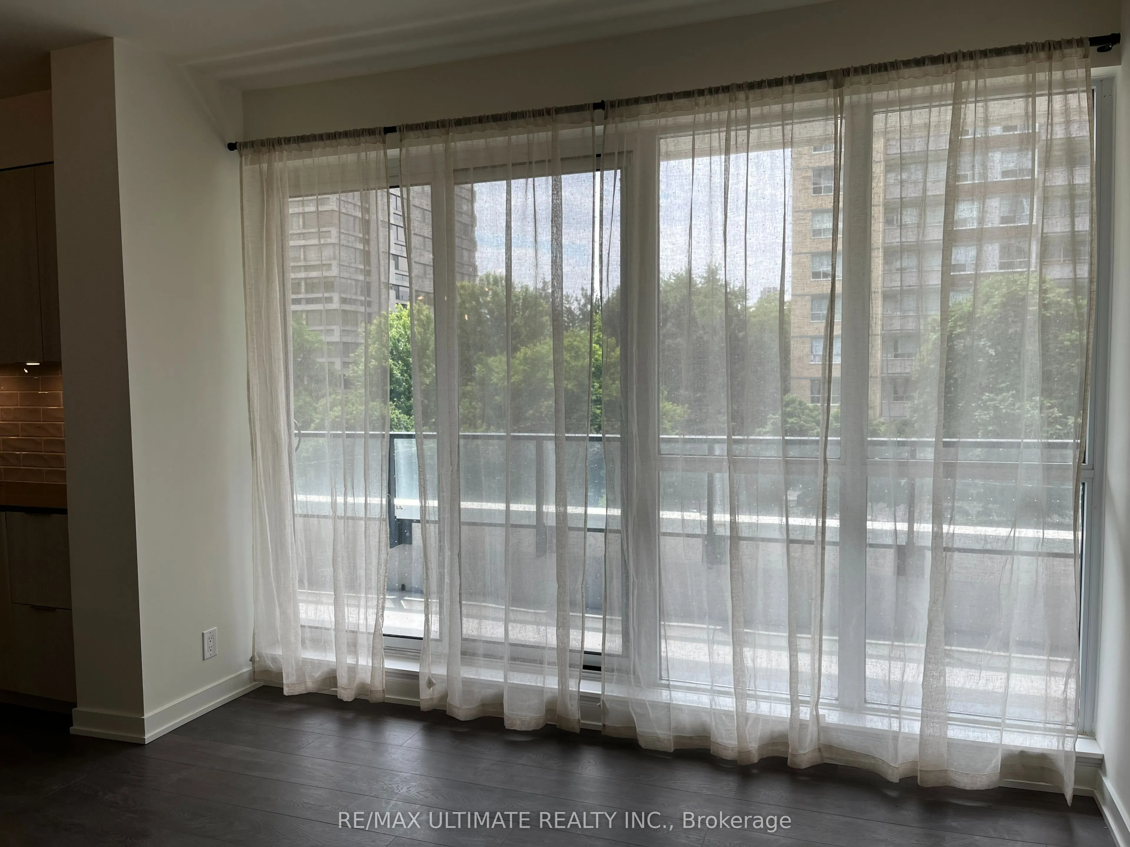 609 Avenue Road, #309