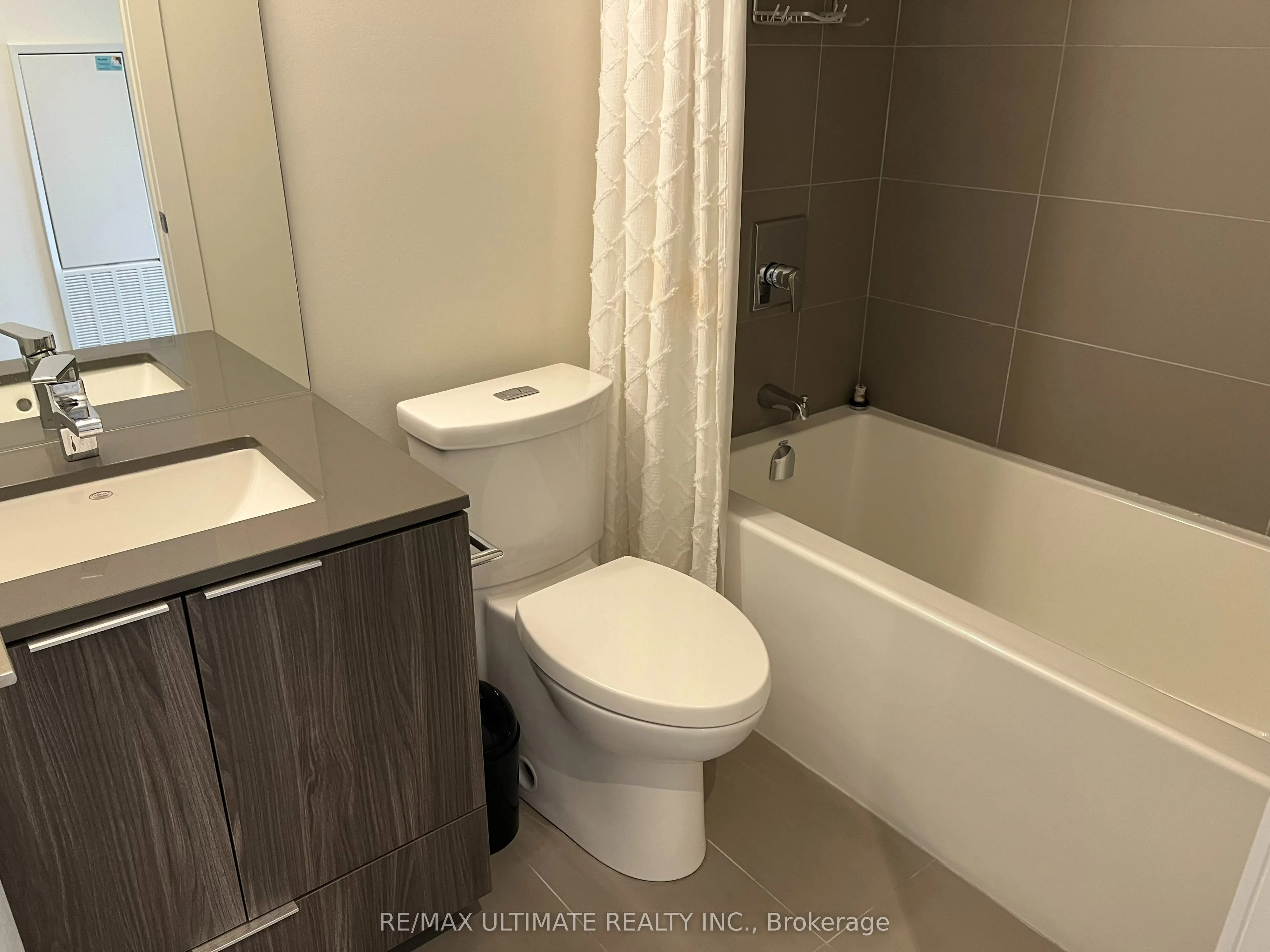 609 Avenue Road, #309