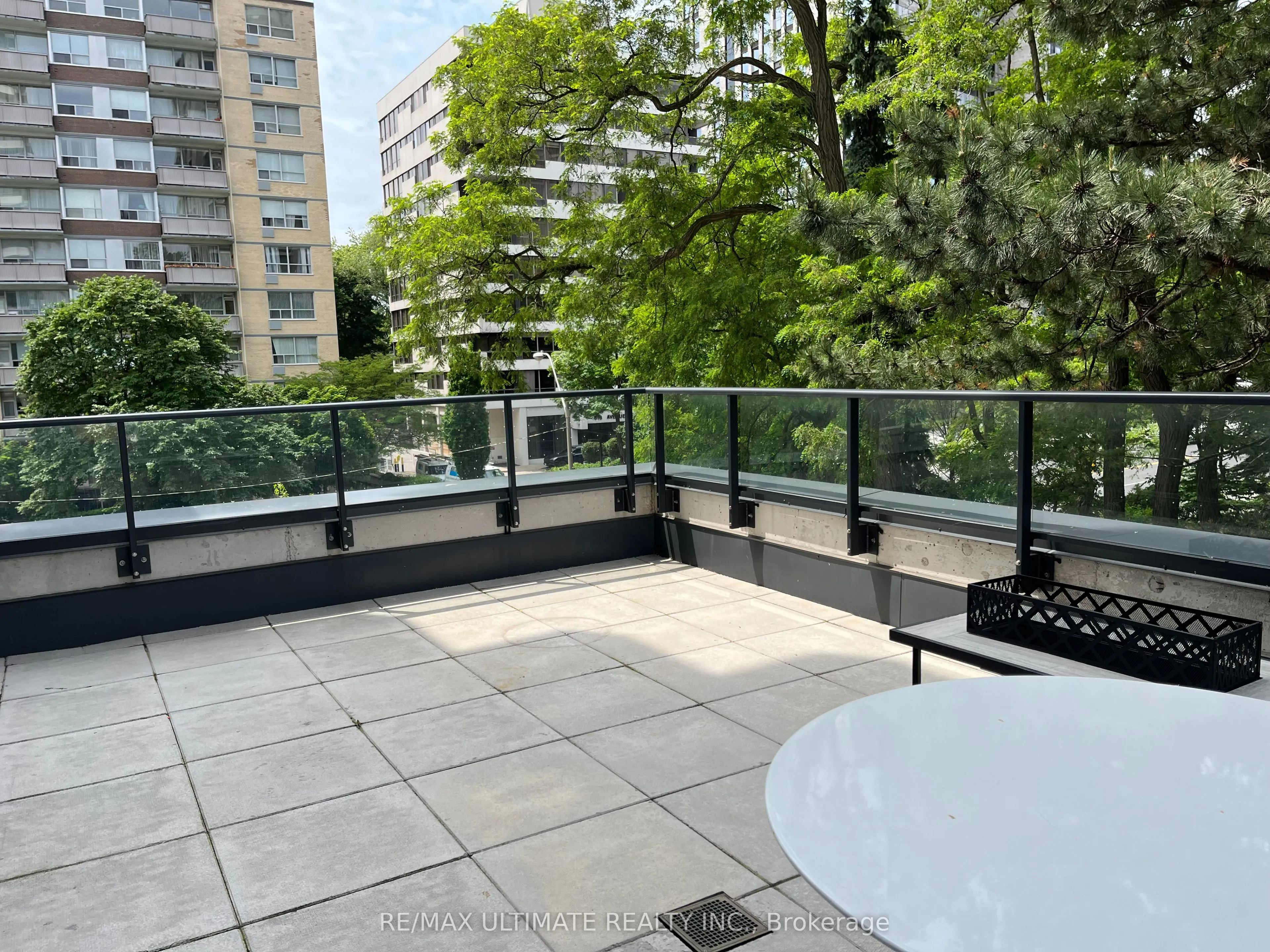 609 Avenue Road, #309