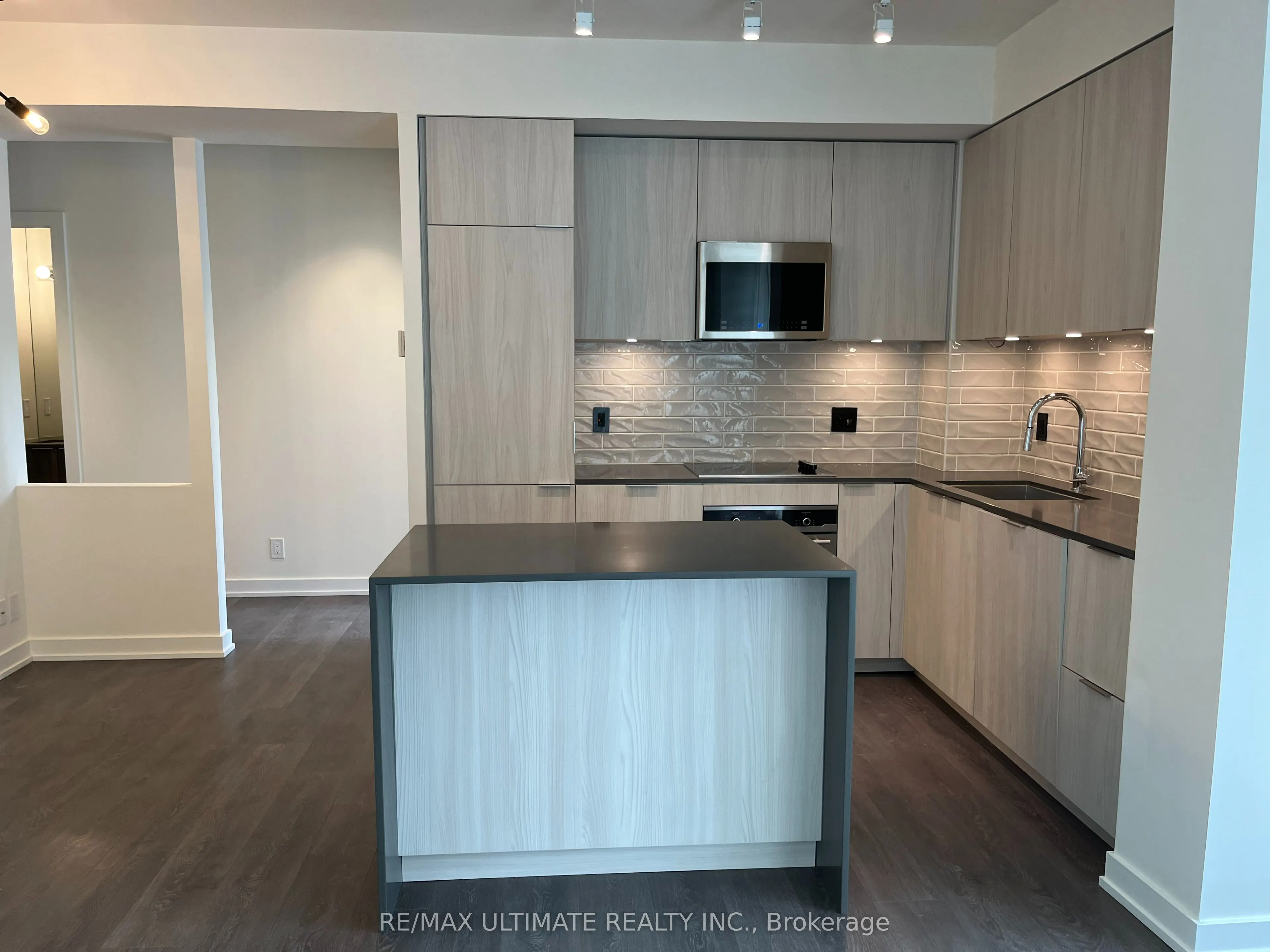 609 Avenue Road, #309