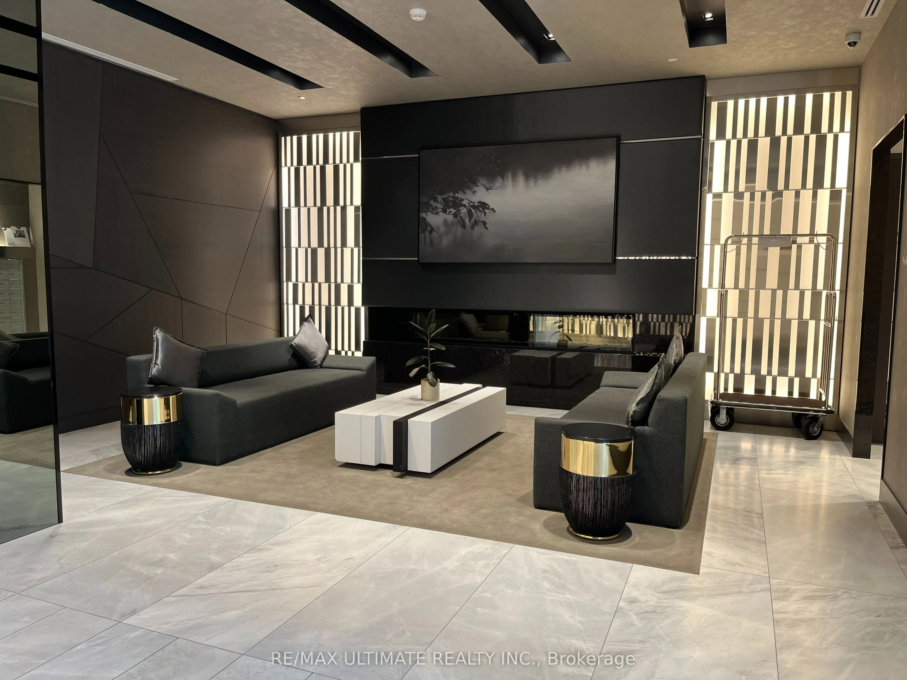 609 Avenue Road, #309