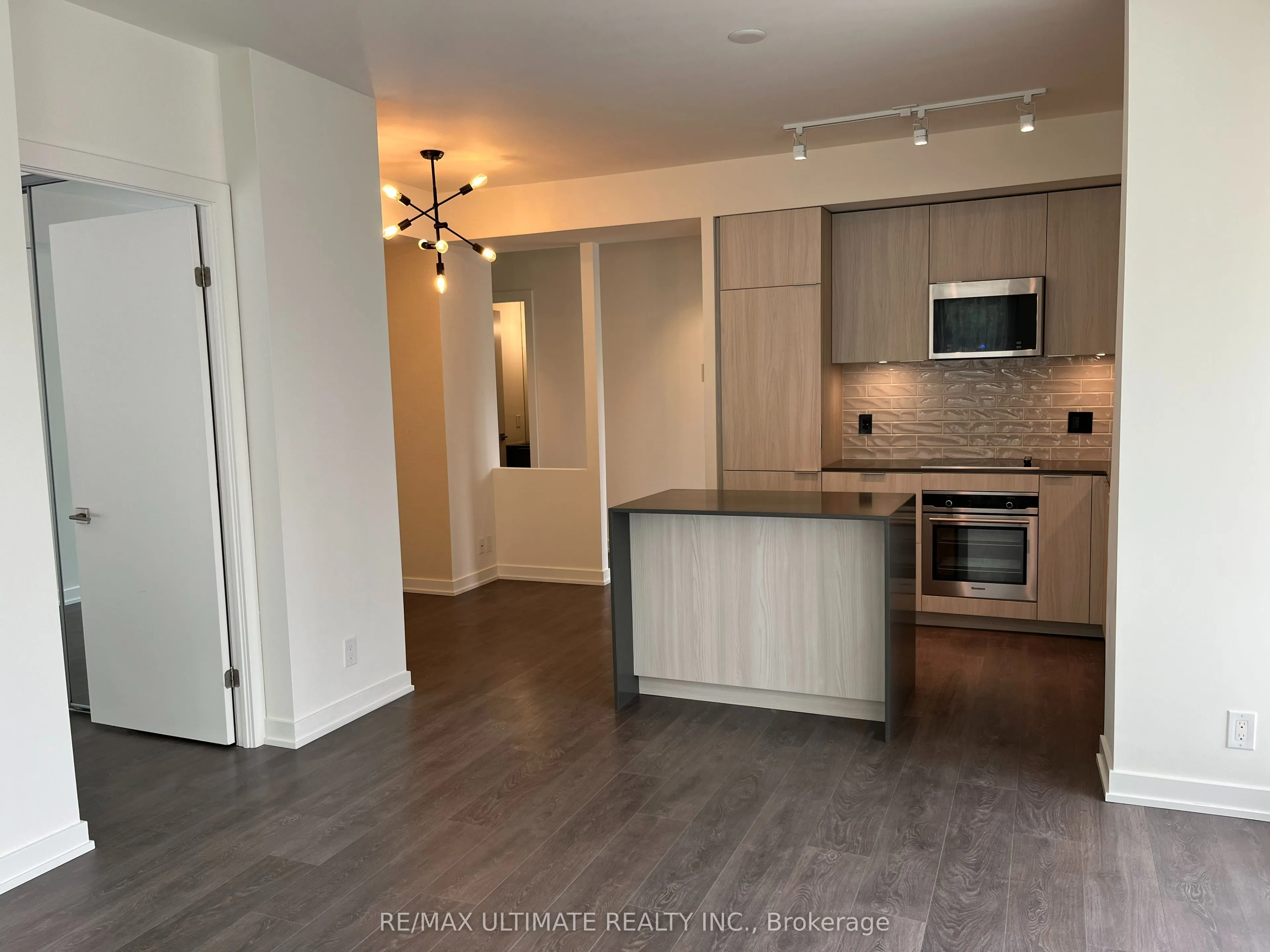 609 Avenue Road, #309