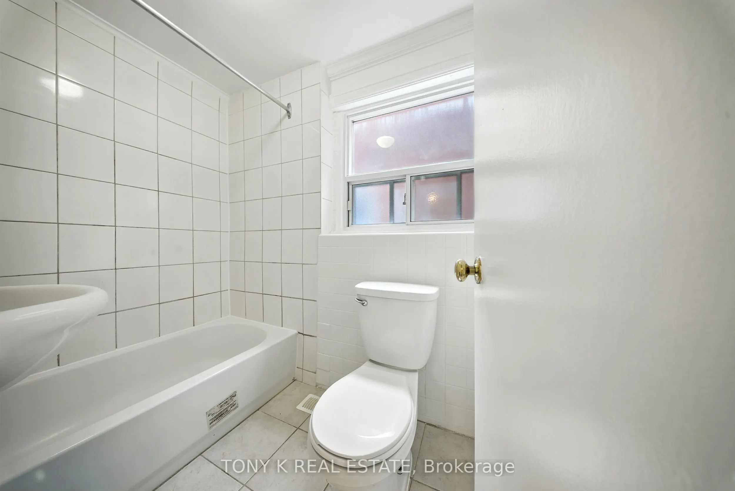 169 Lawrence Avenue W, #Main