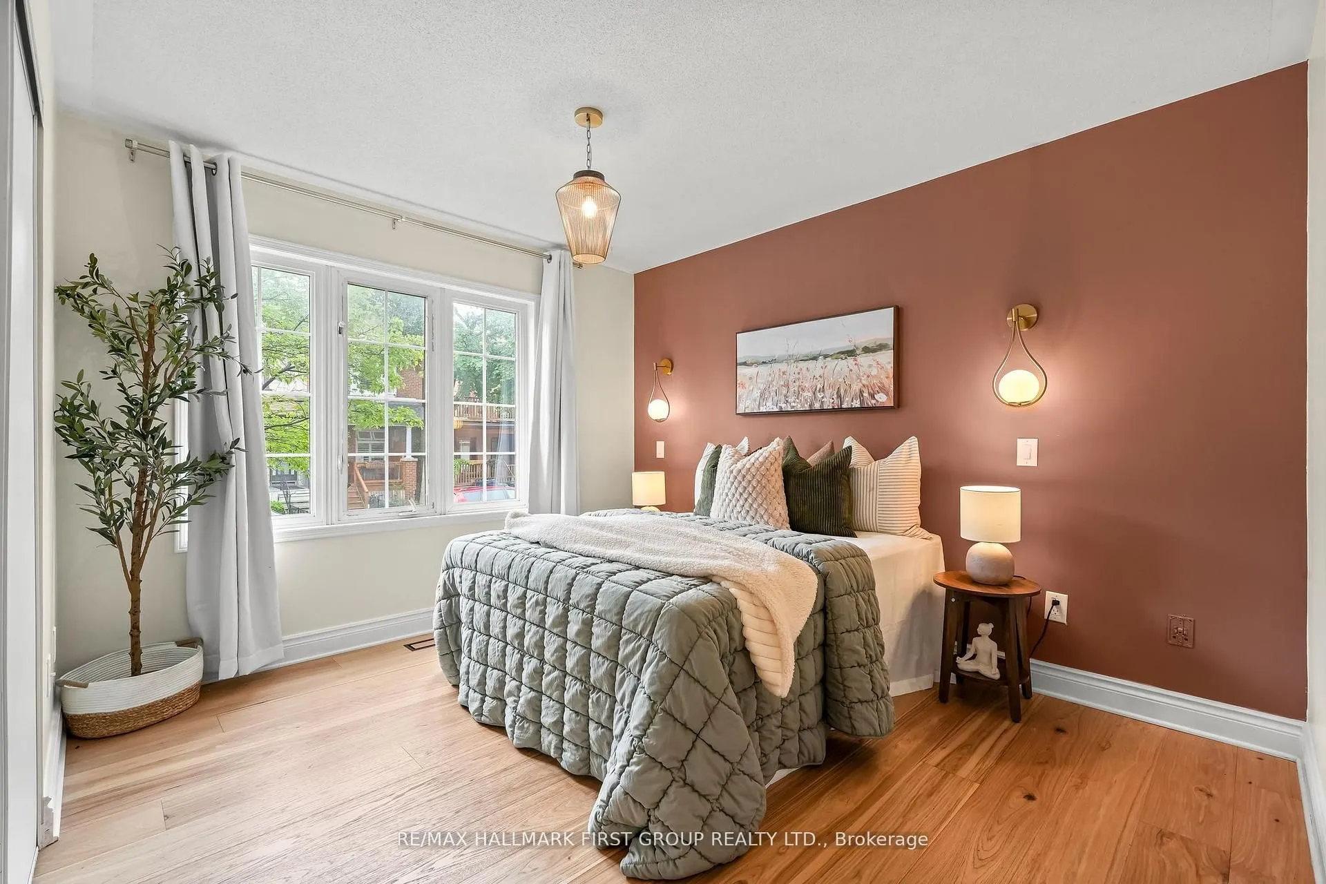 262 St. Helens Avenue, #102