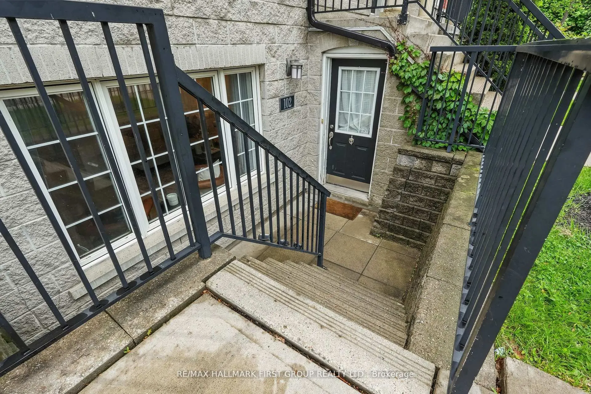 262 St. Helens Avenue, #102