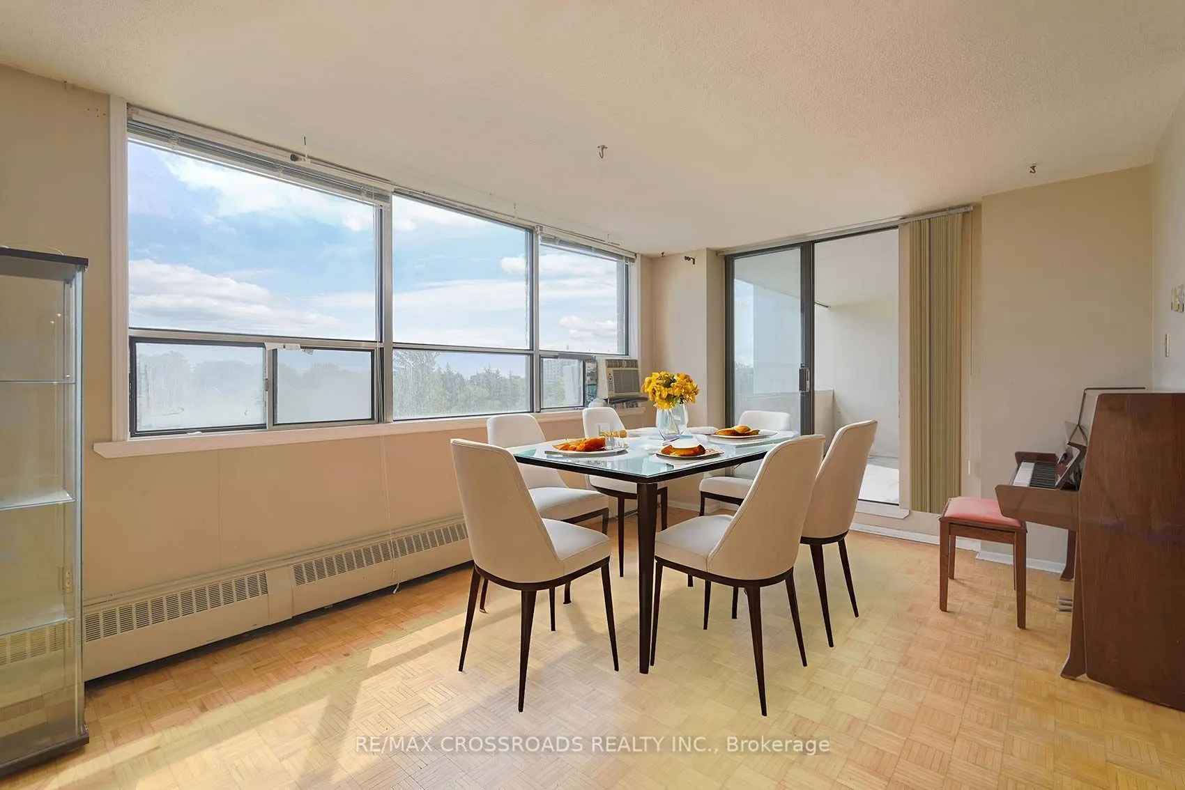 25 Sunrise Avenue, #210