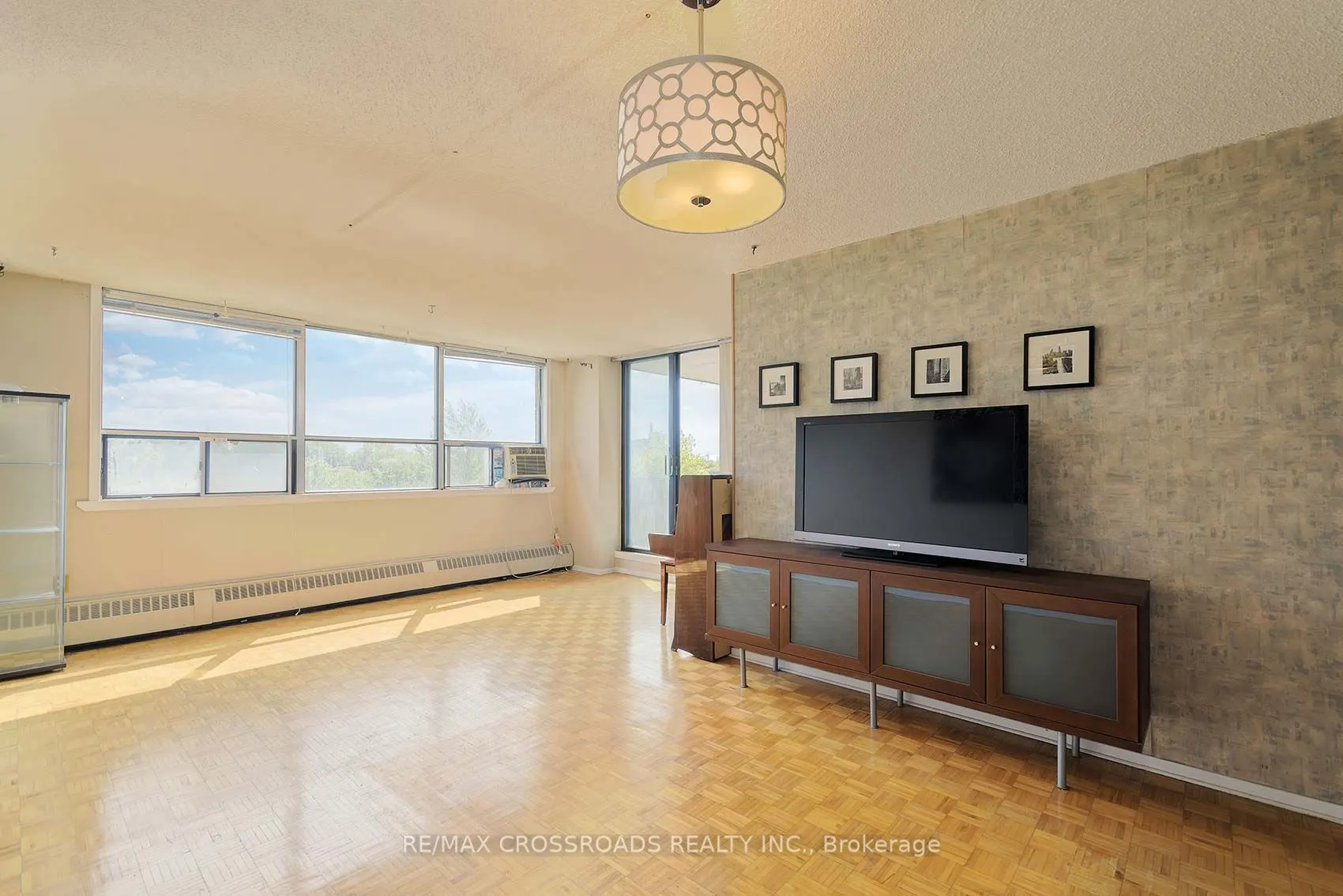 25 Sunrise Avenue, #210