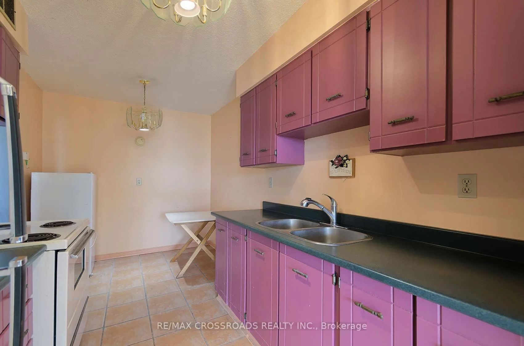 25 Sunrise Avenue, #210