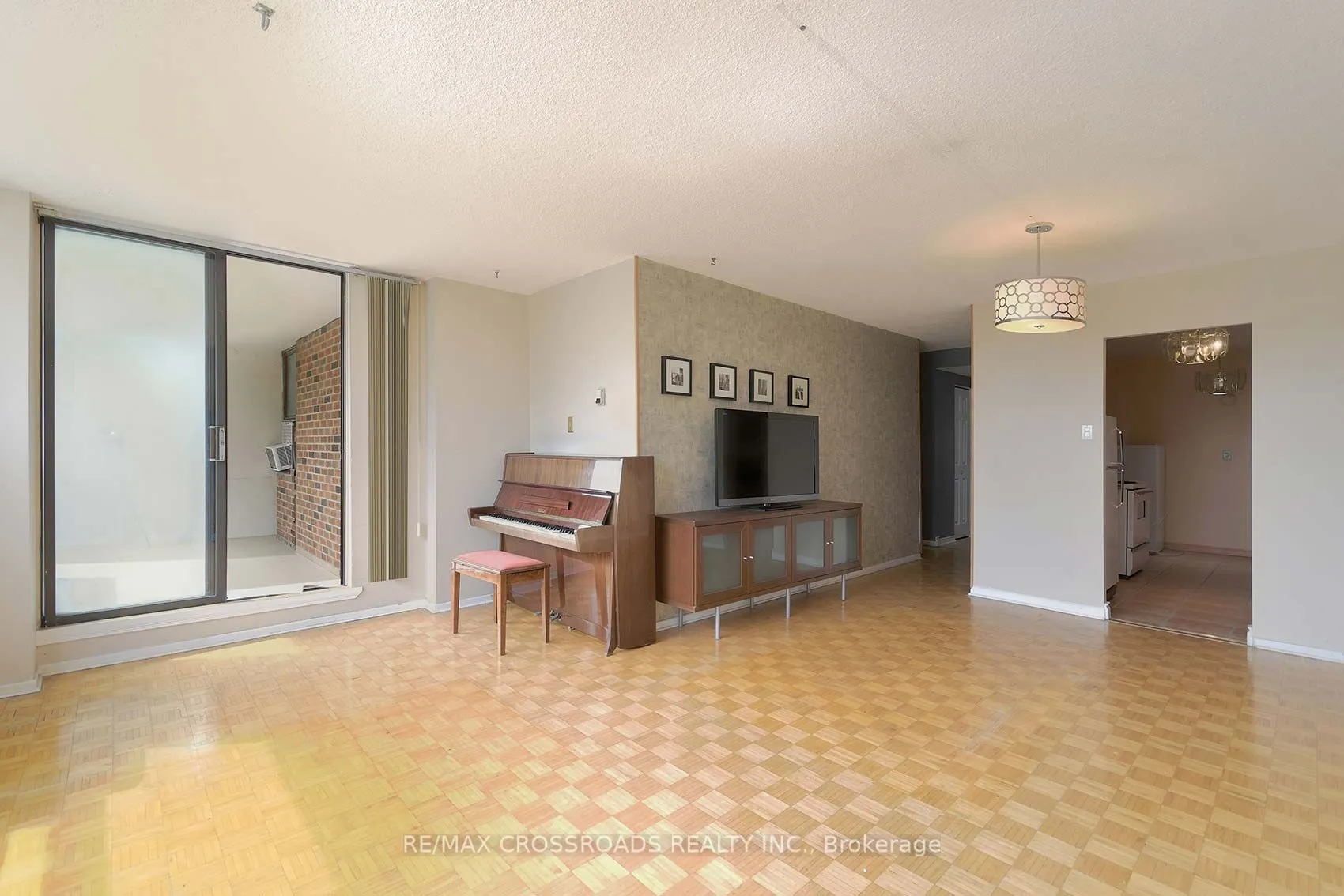 25 Sunrise Avenue, #210